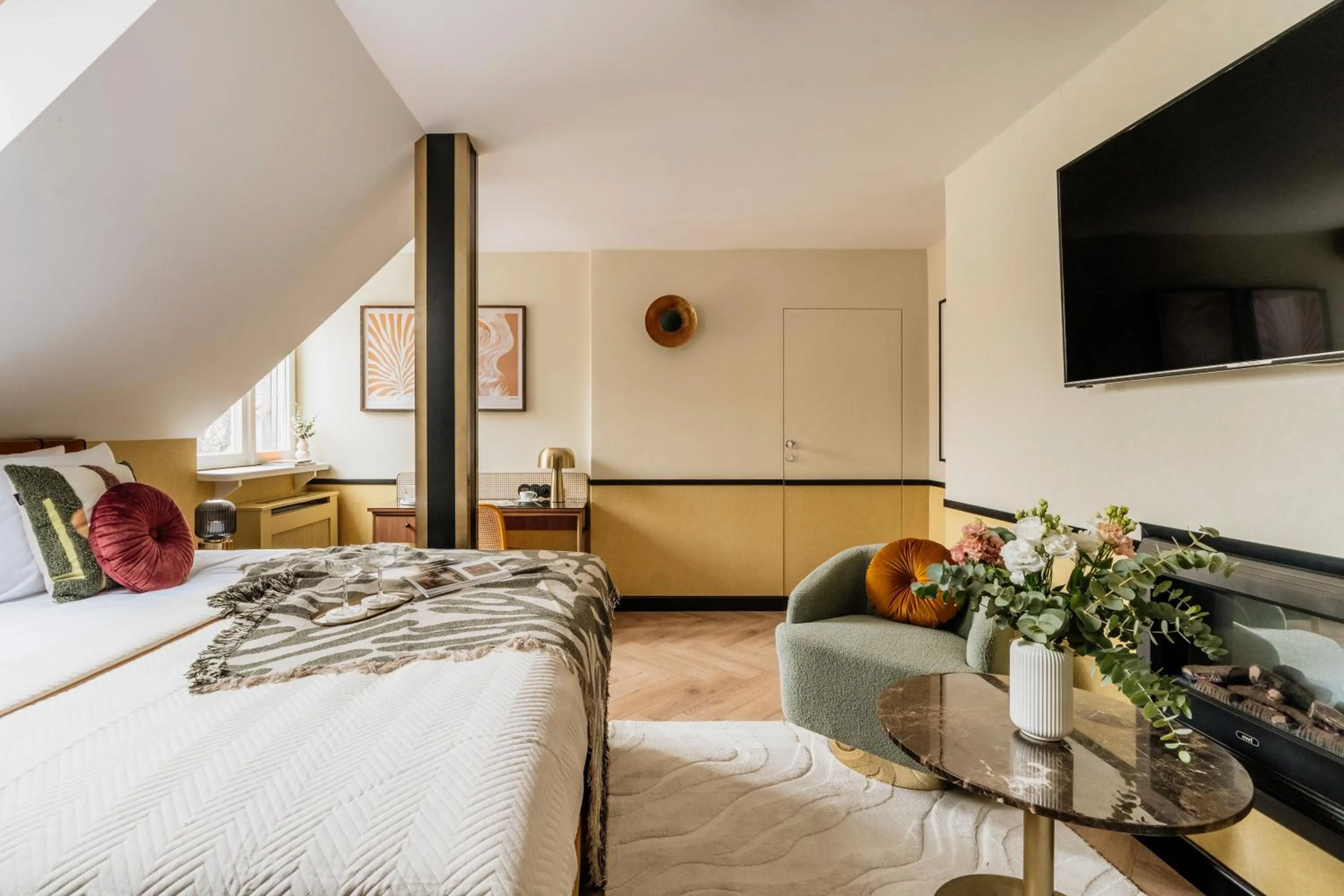 TV and multimedia, Bed in Colette - LoftAffair Collection