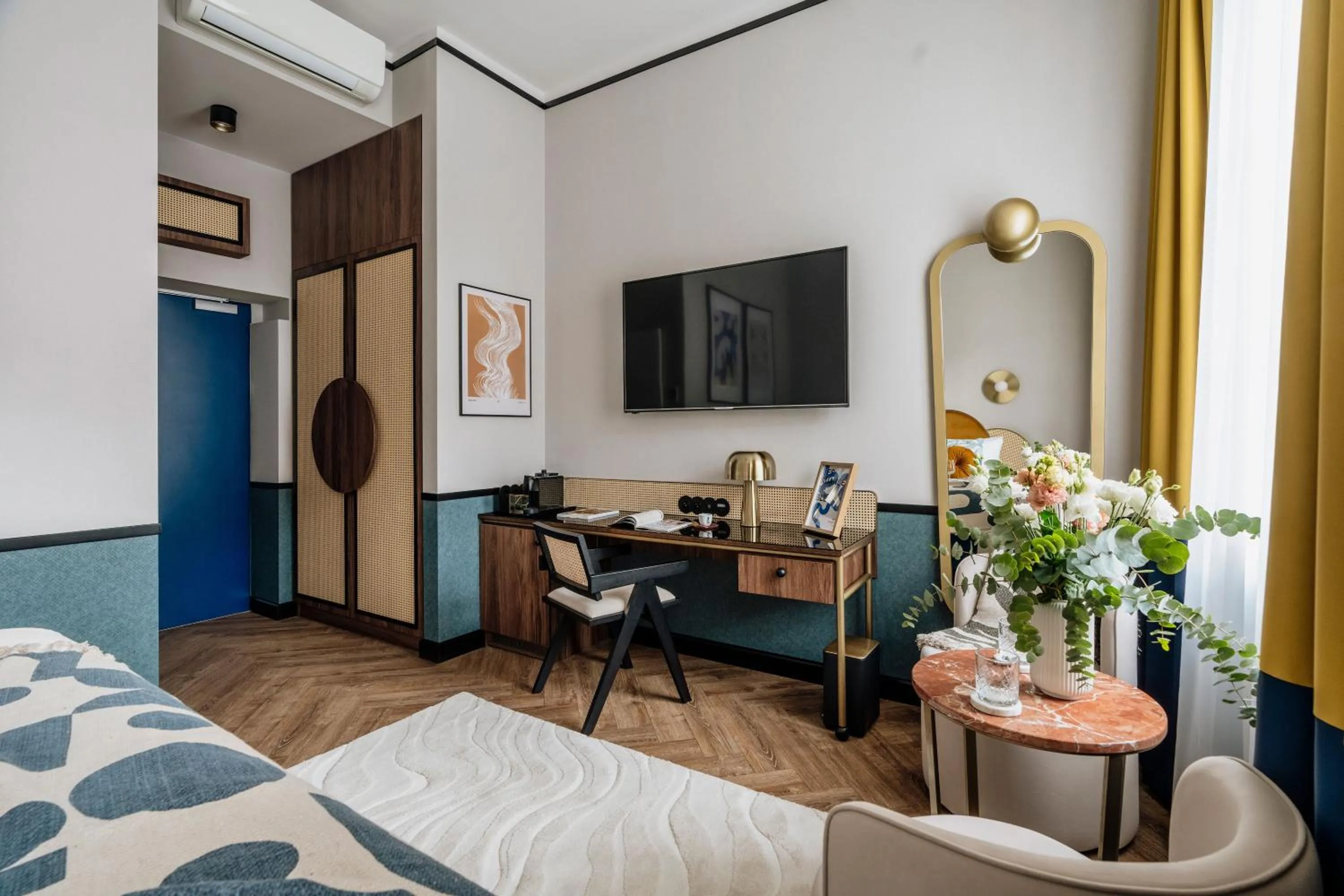 TV and multimedia, Bed in Colette - LoftAffair Collection