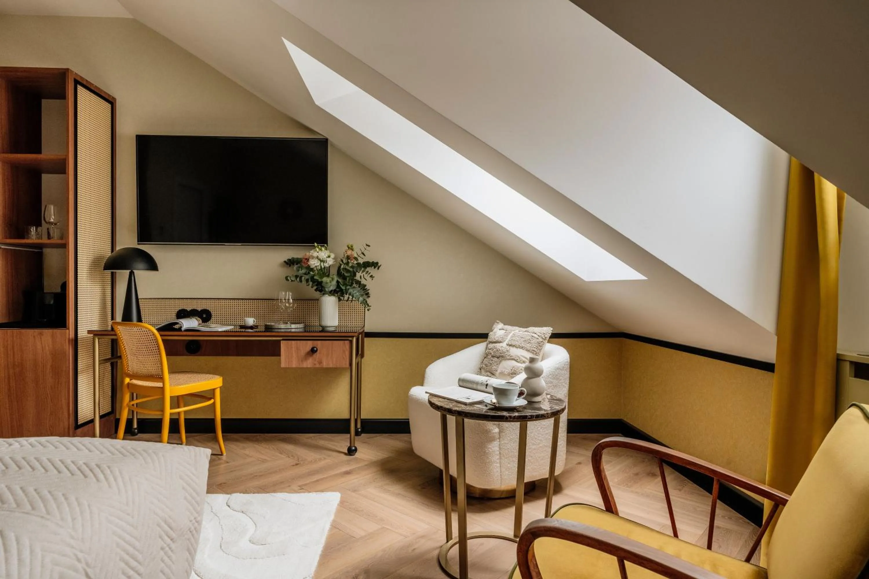 TV and multimedia, Bed in Colette - LoftAffair Collection