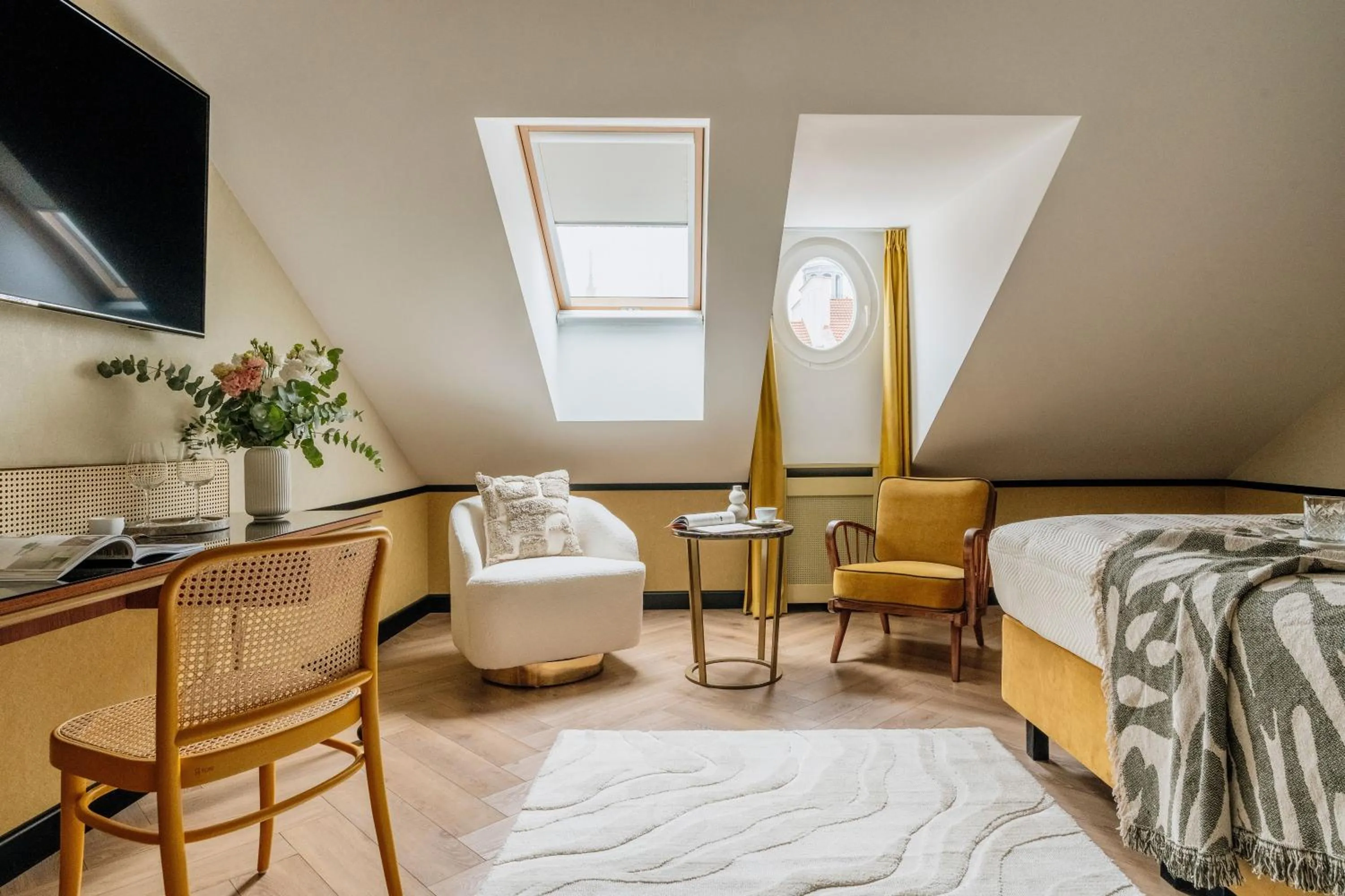 Bed in Colette - LoftAffair Collection