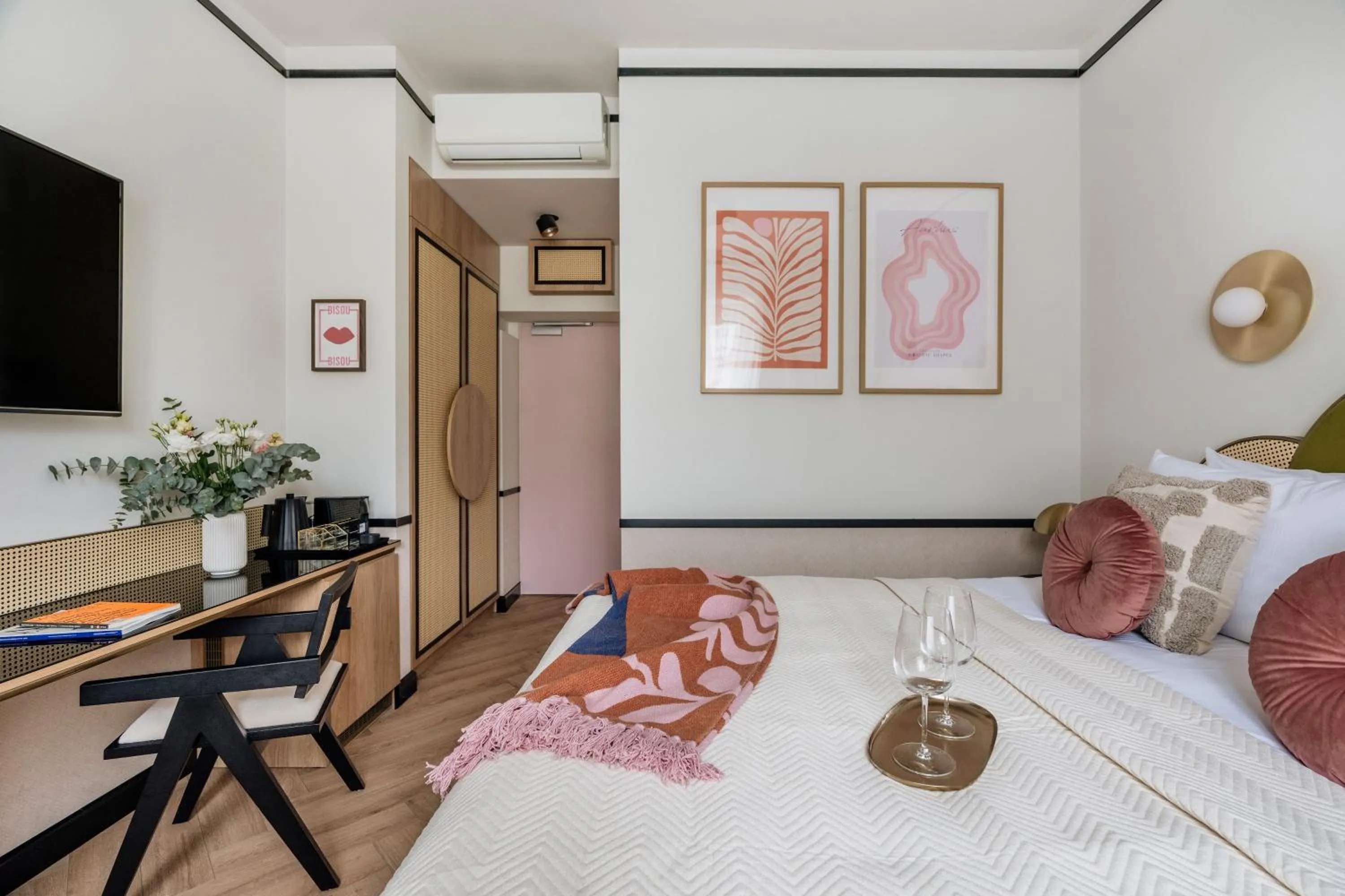 Bed in Colette - LoftAffair Collection