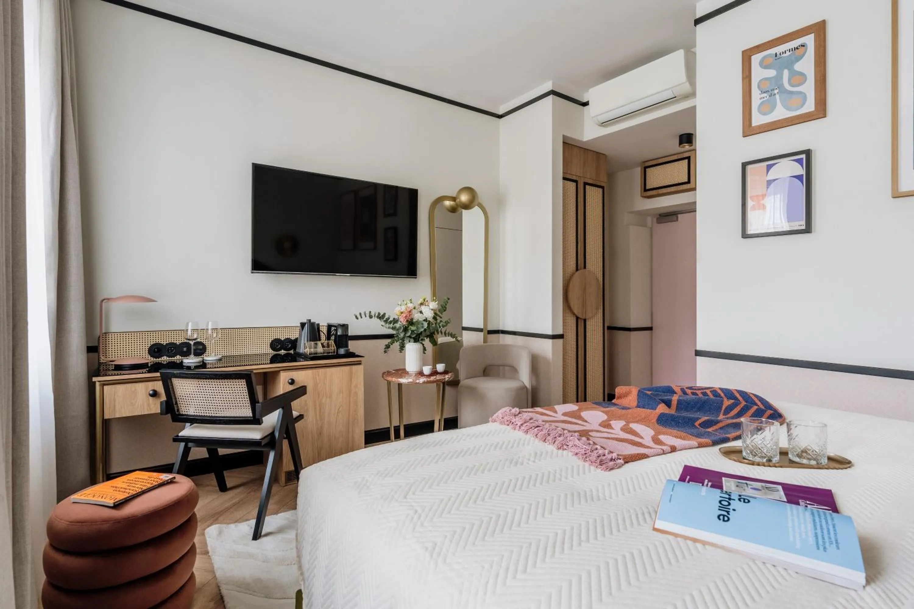 Bed in Colette - LoftAffair Collection