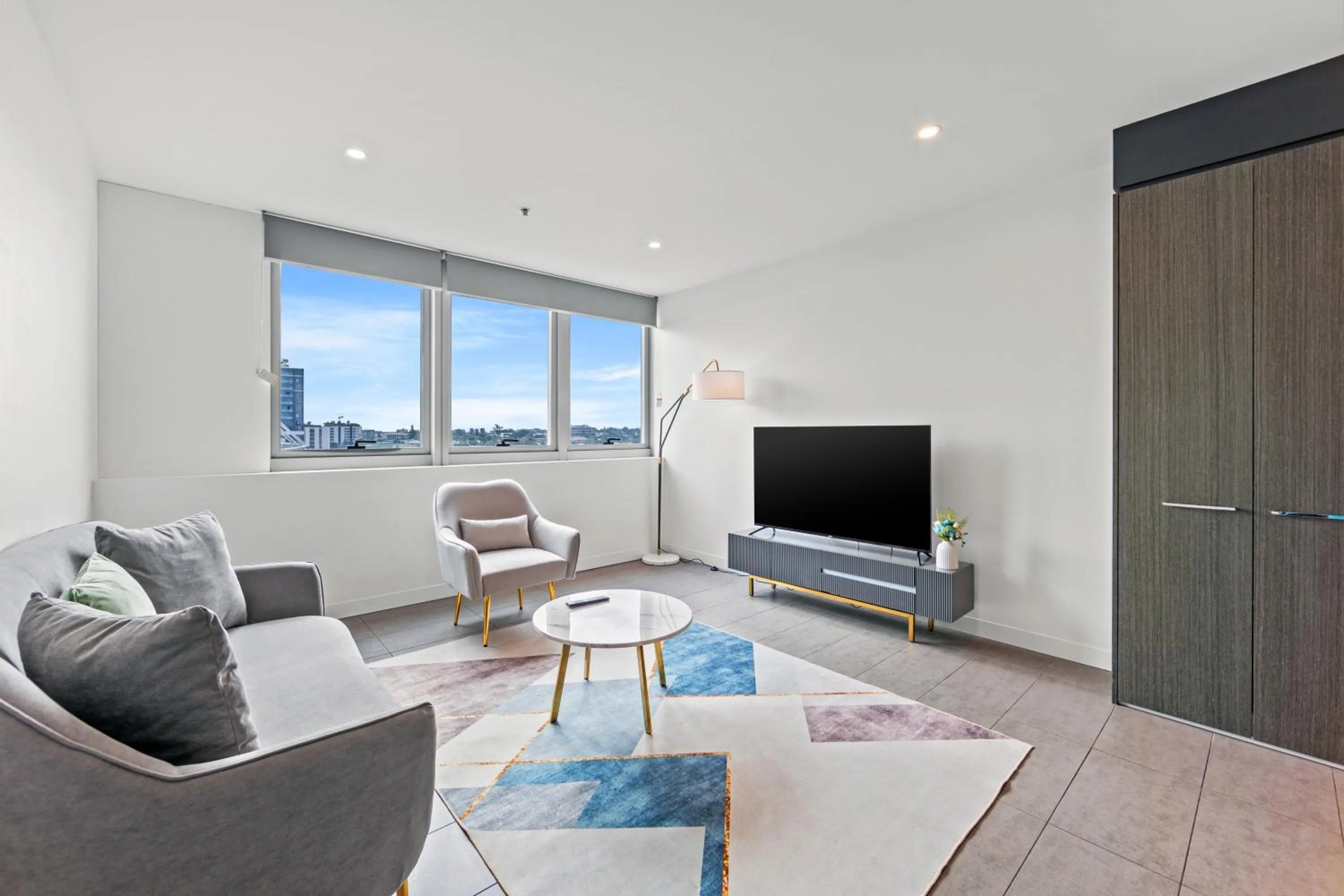 TV and multimedia in Trafalgar Lane Apartments by CLLIX
