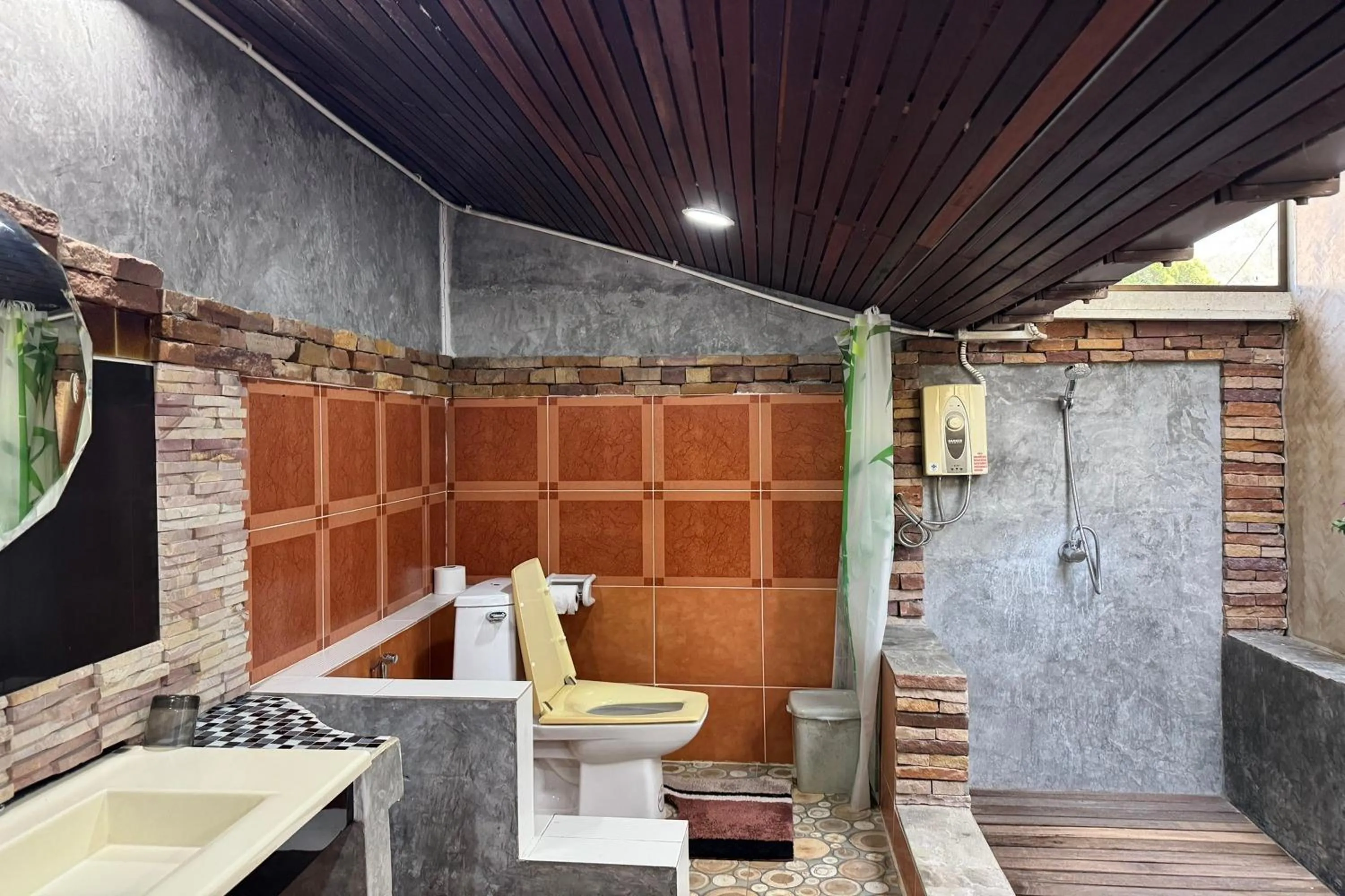 Shower in Tung Lakorn Farm