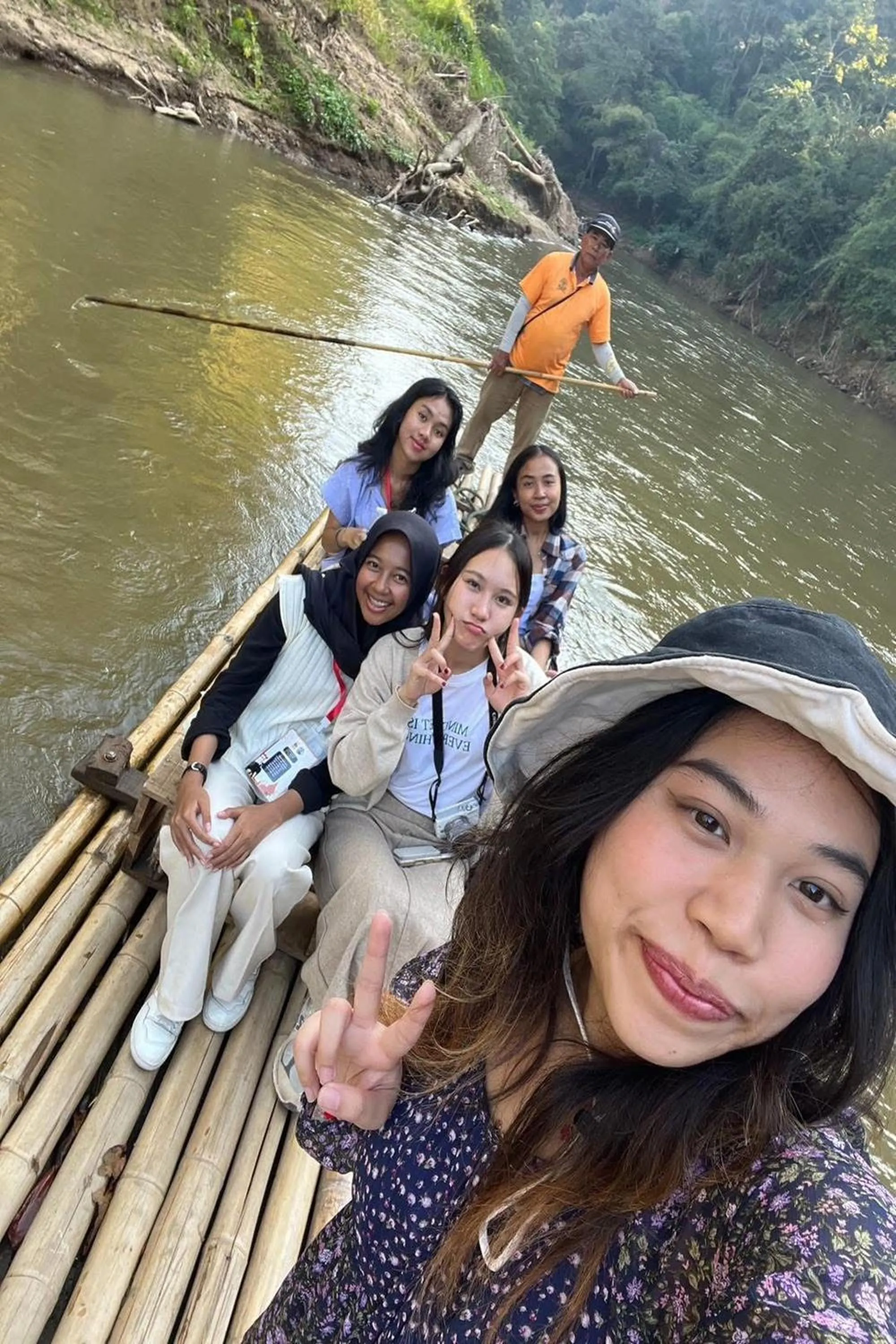 group of guests in Tung Lakorn Farm