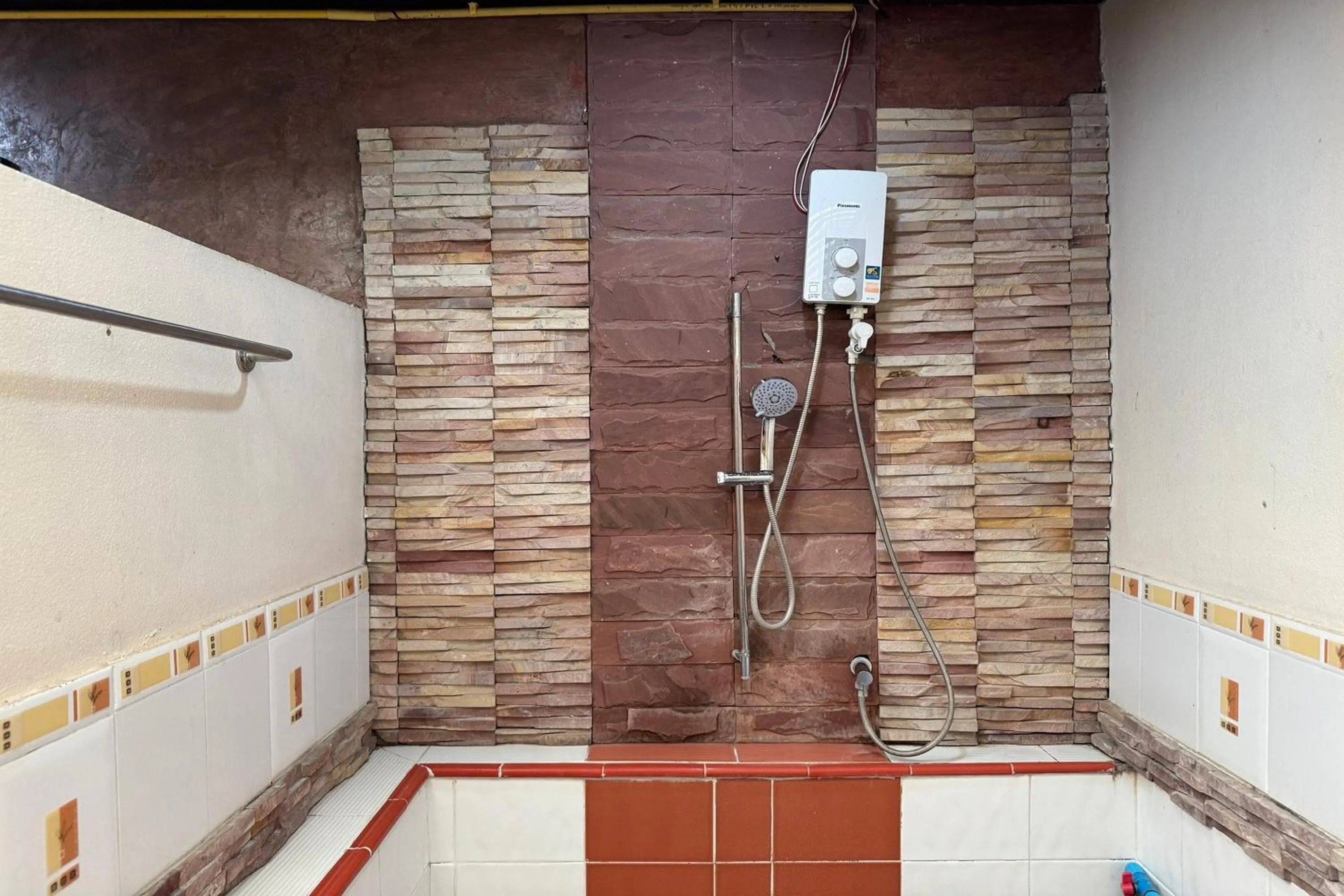 Shower in Tung Lakorn Farm