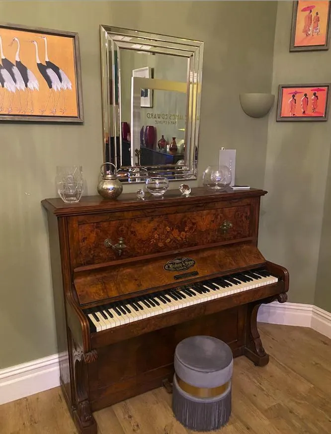 Entertainment in The White House Hotel