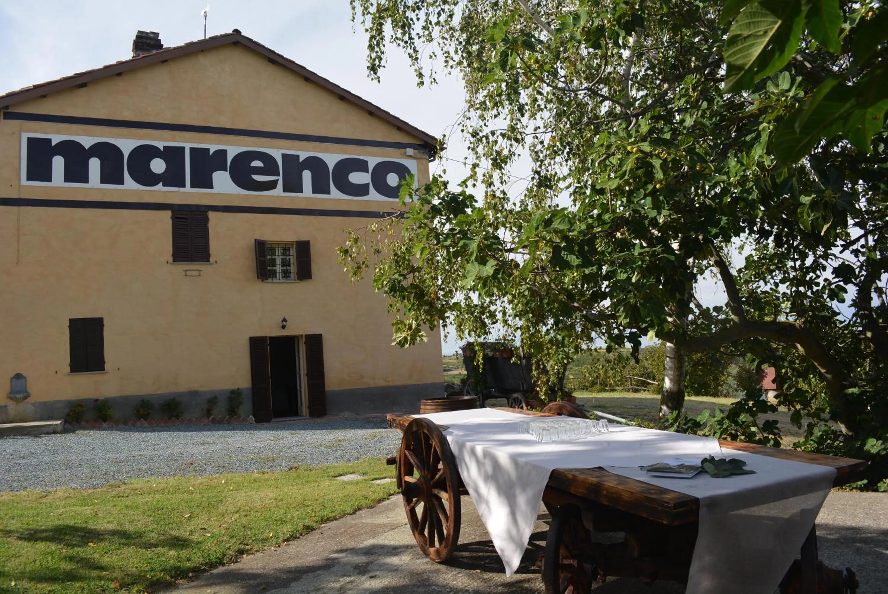 Property building in Cascina Valtignosa Camere Con Vigna