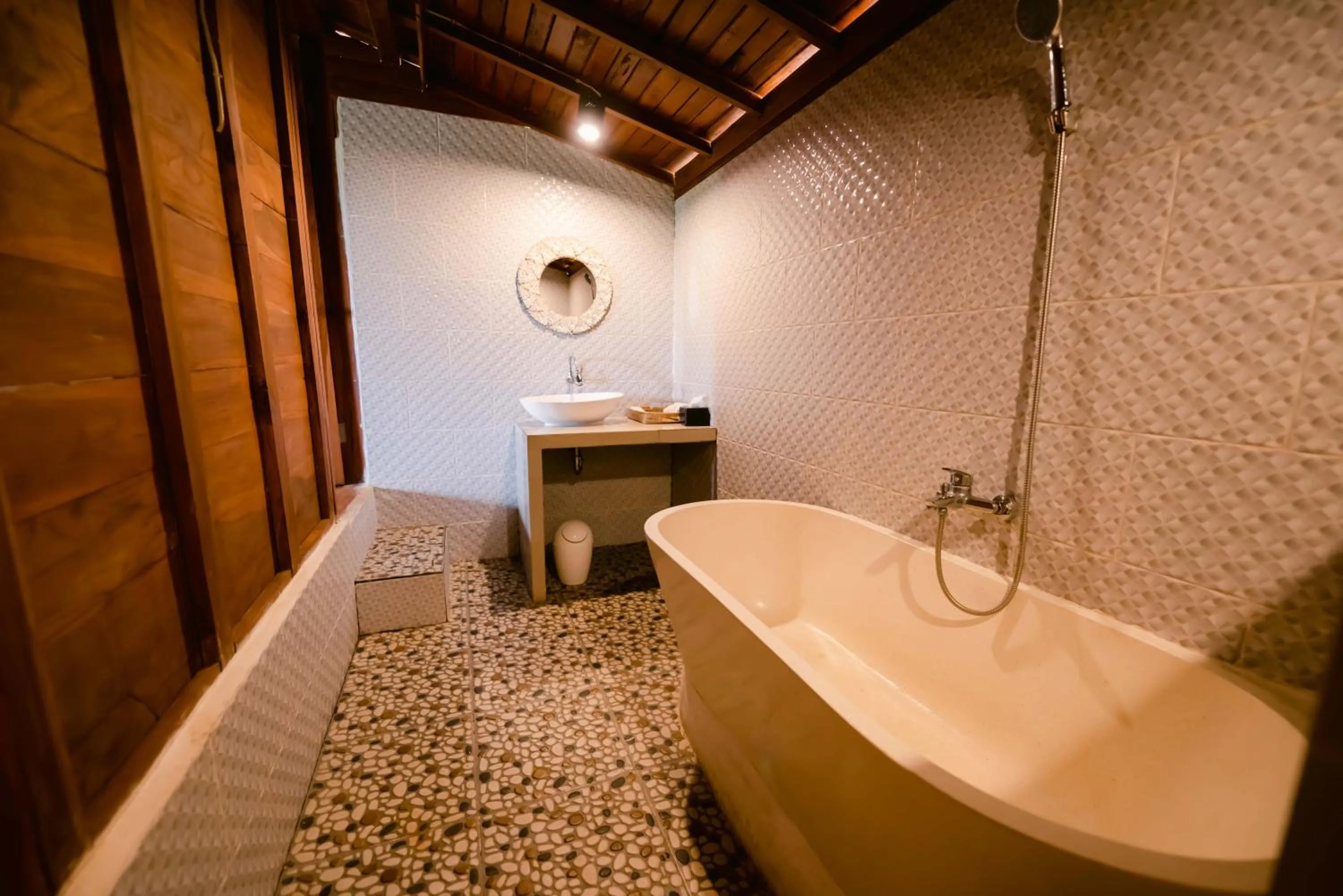 Bath in Villa Barong Nusa Penida by ABM