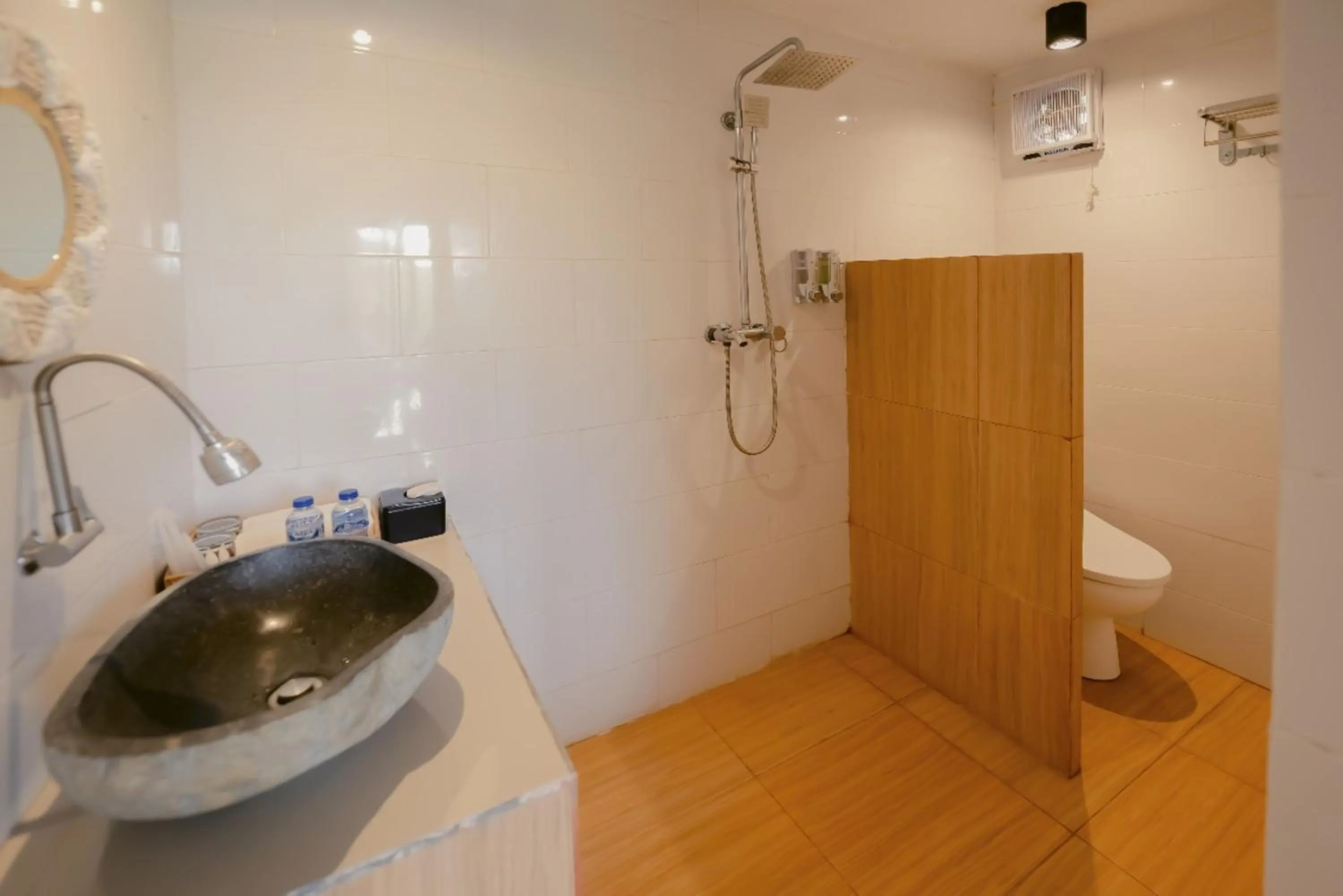 Toilet in Villa Barong Nusa Penida by ABM