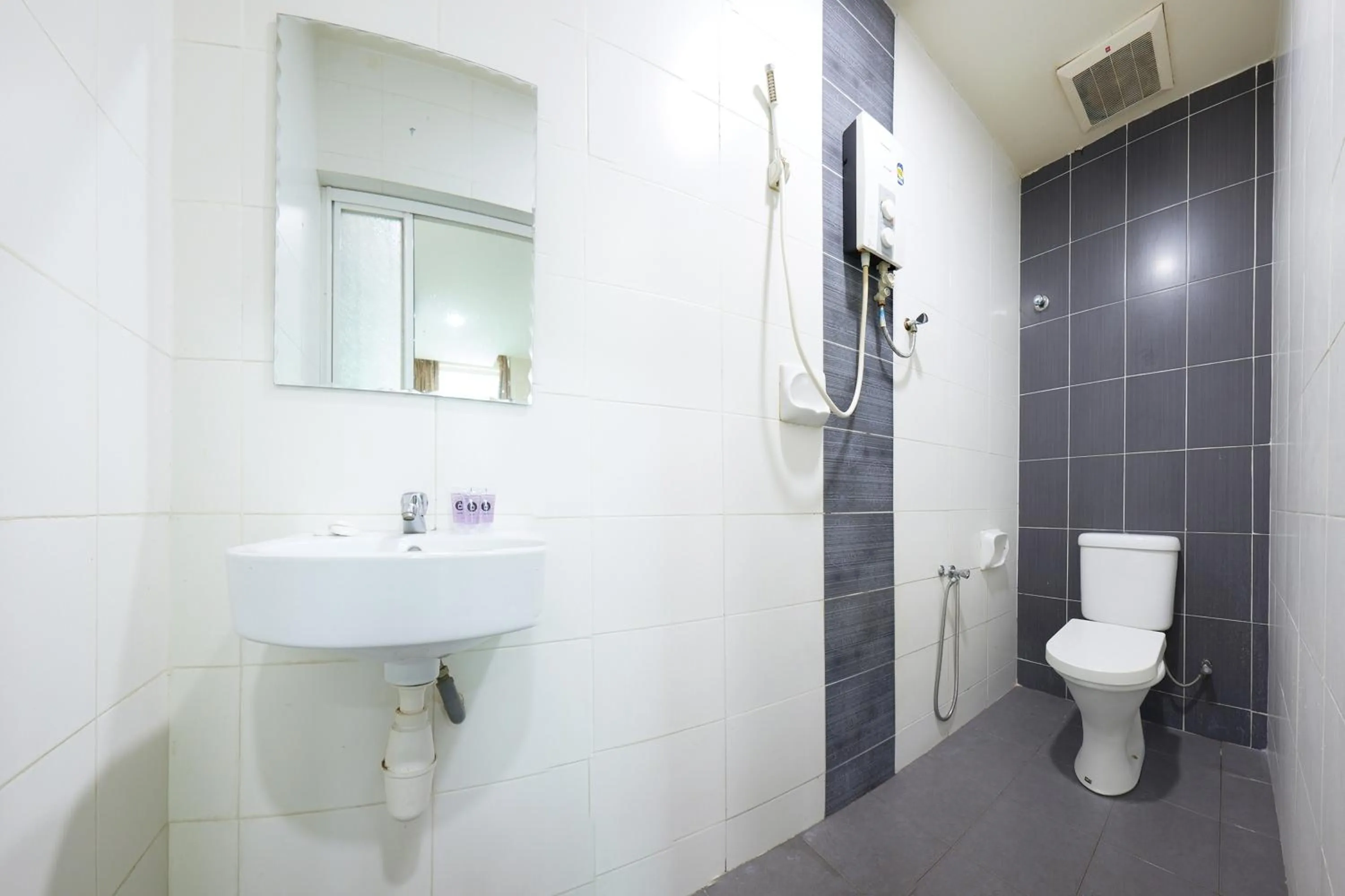 Bathroom in Fast Hotel Sri Gombak