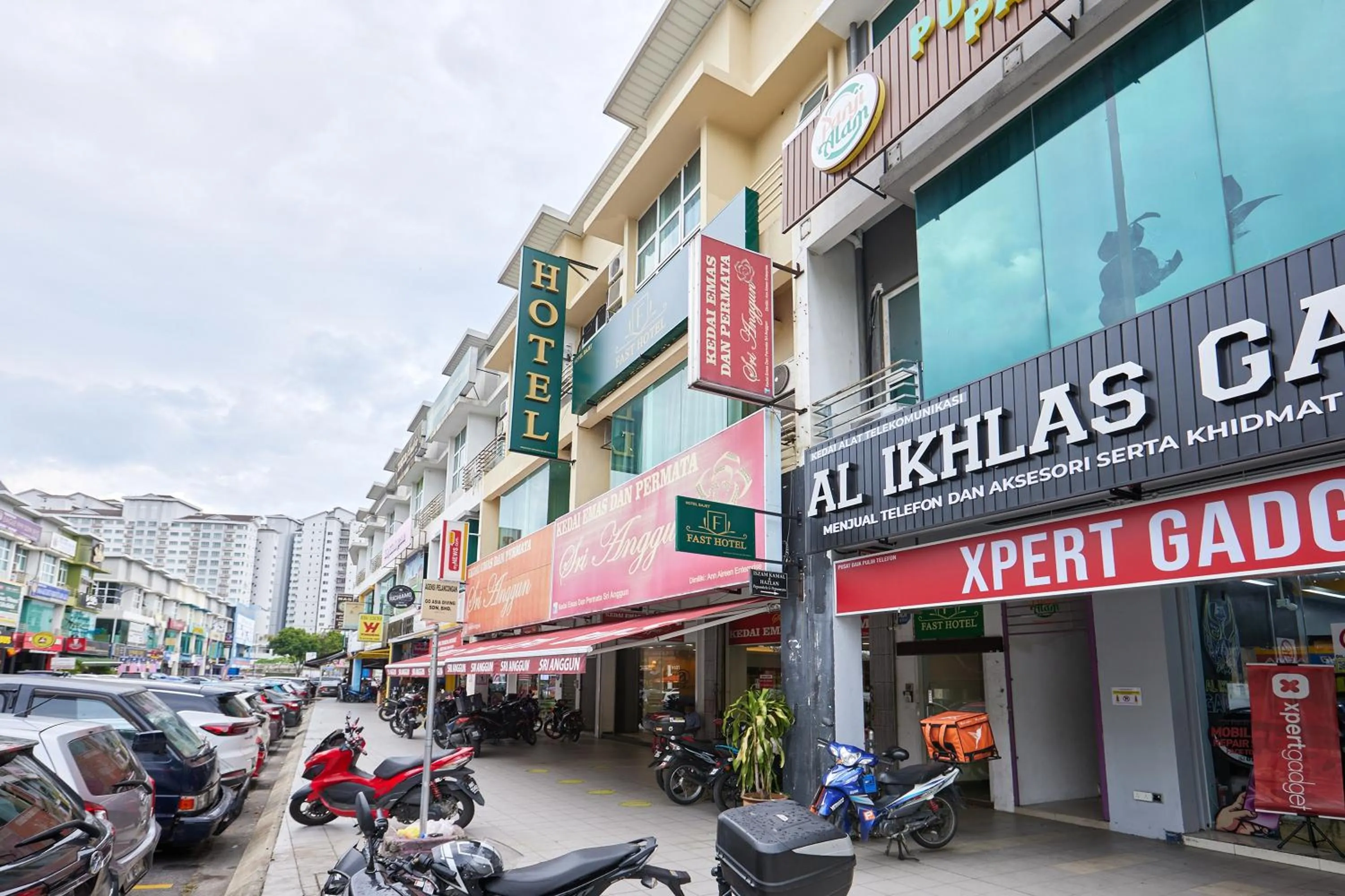 Property building in Fast Hotel Sri Gombak