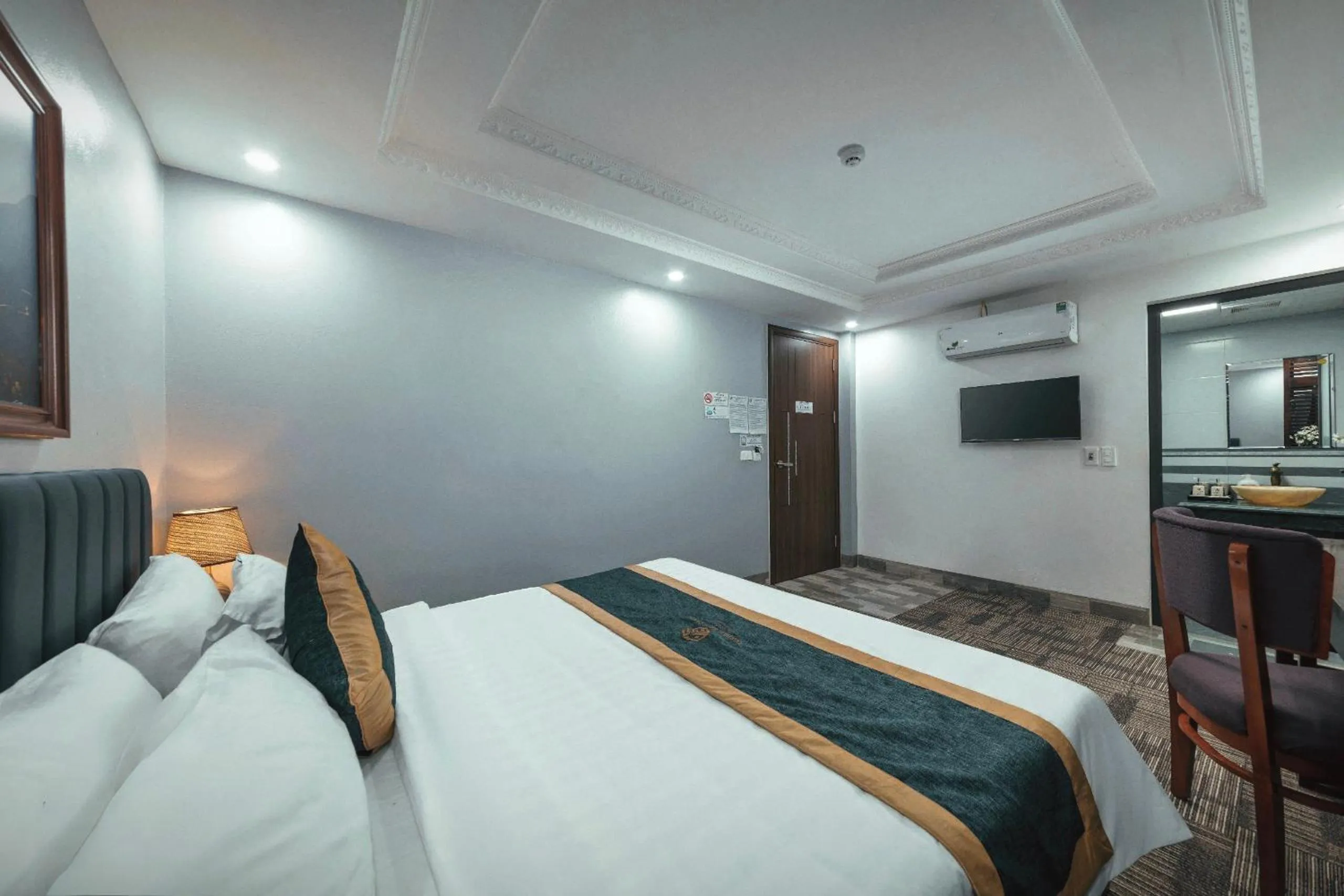 TV and multimedia, Bed in Central Sapa March Hotel