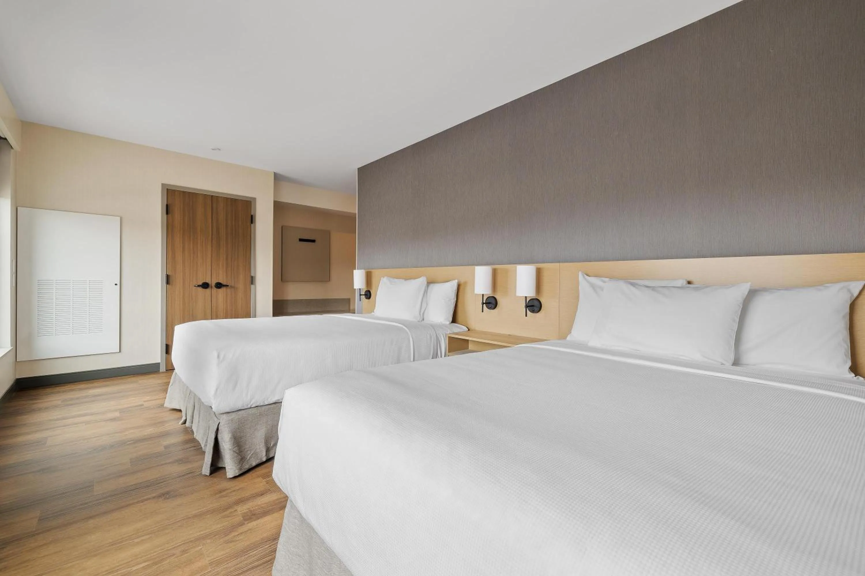 Photo of the whole room, Bed in Hyatt Place Rapid City/Downtown