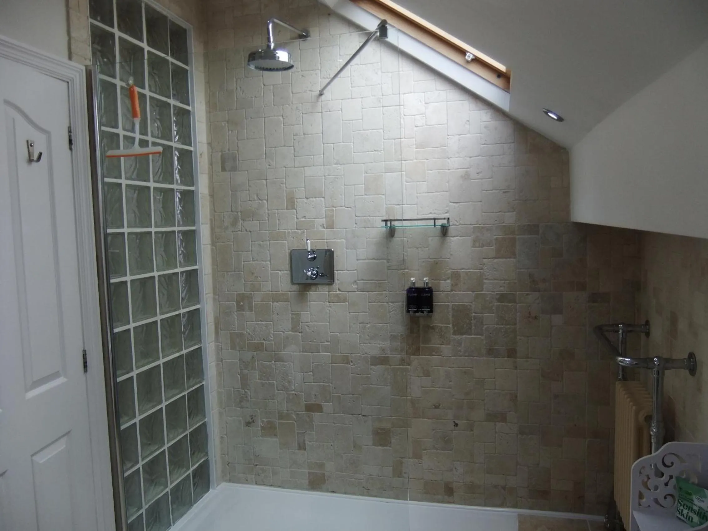 Shower in FourRooms - Couples Only
