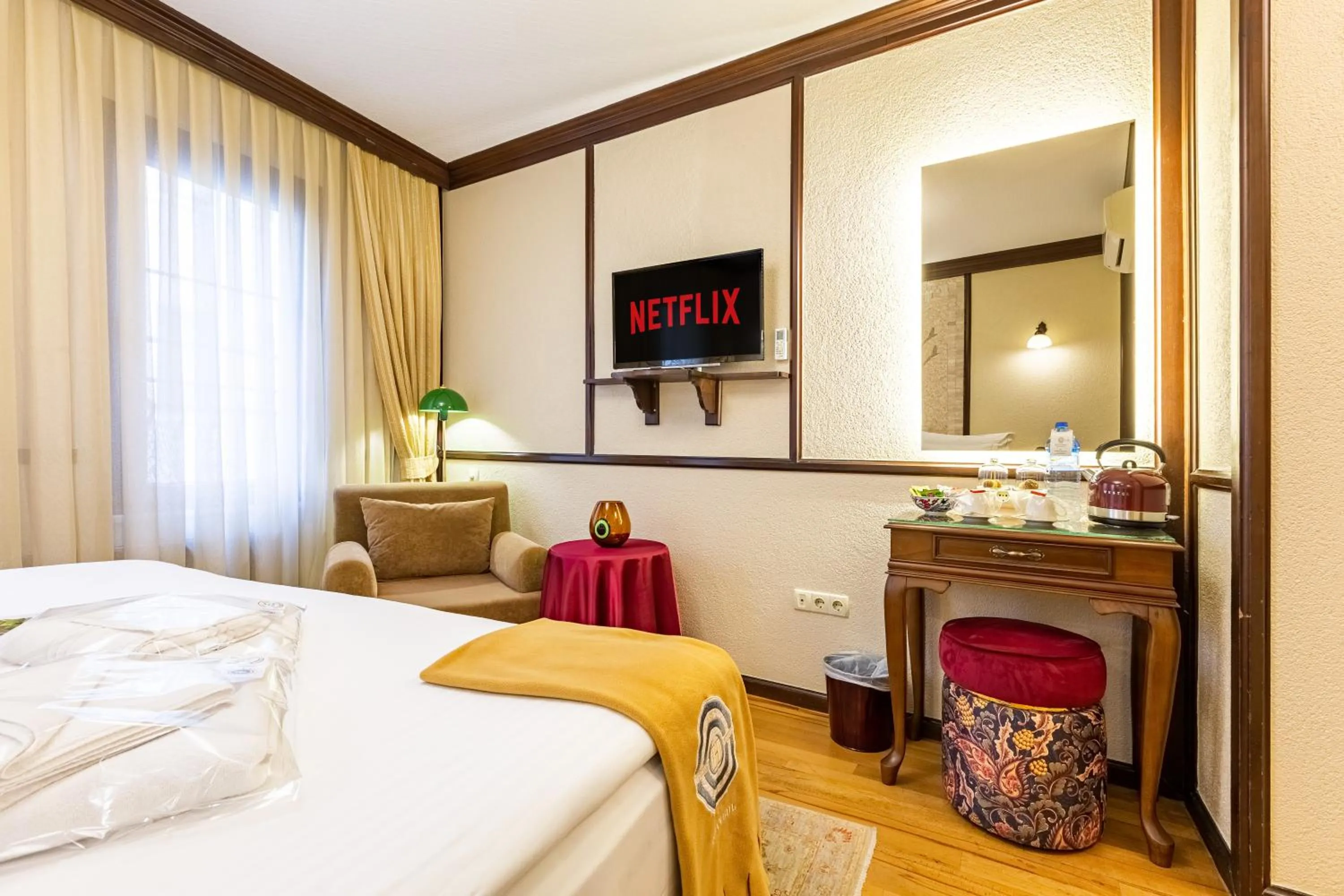TV and multimedia, Bed in Best Point Hotel Sultanahmet,Istanbul