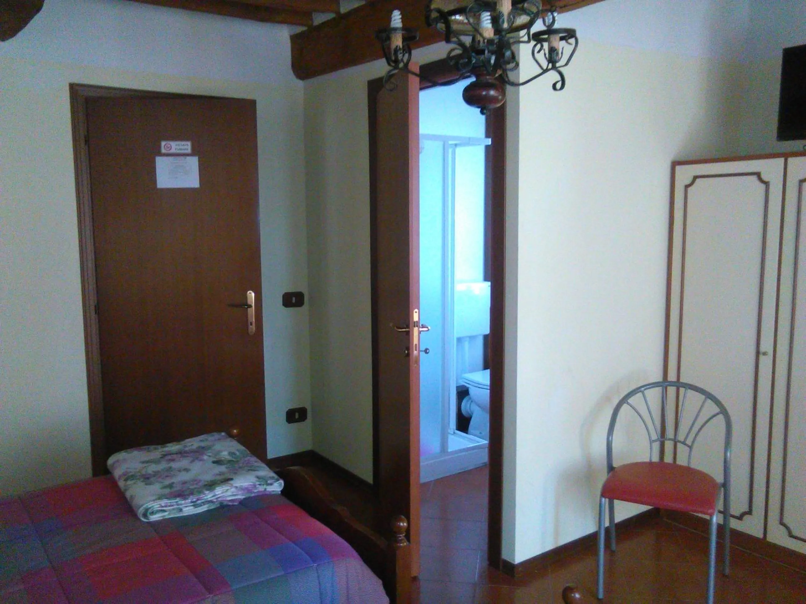 Photo of the whole room, Bed in BeB Reboglio
