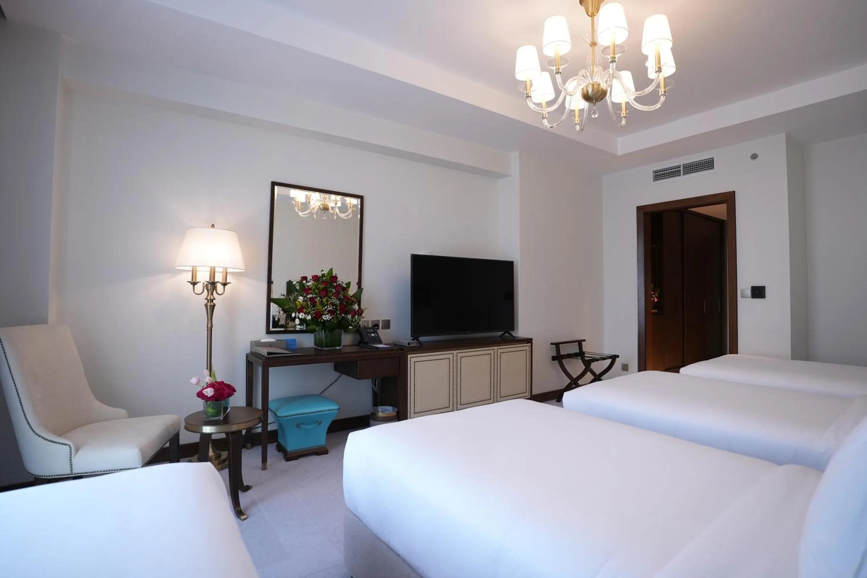 Bedroom, Bed in Peninsula Worth Hotel