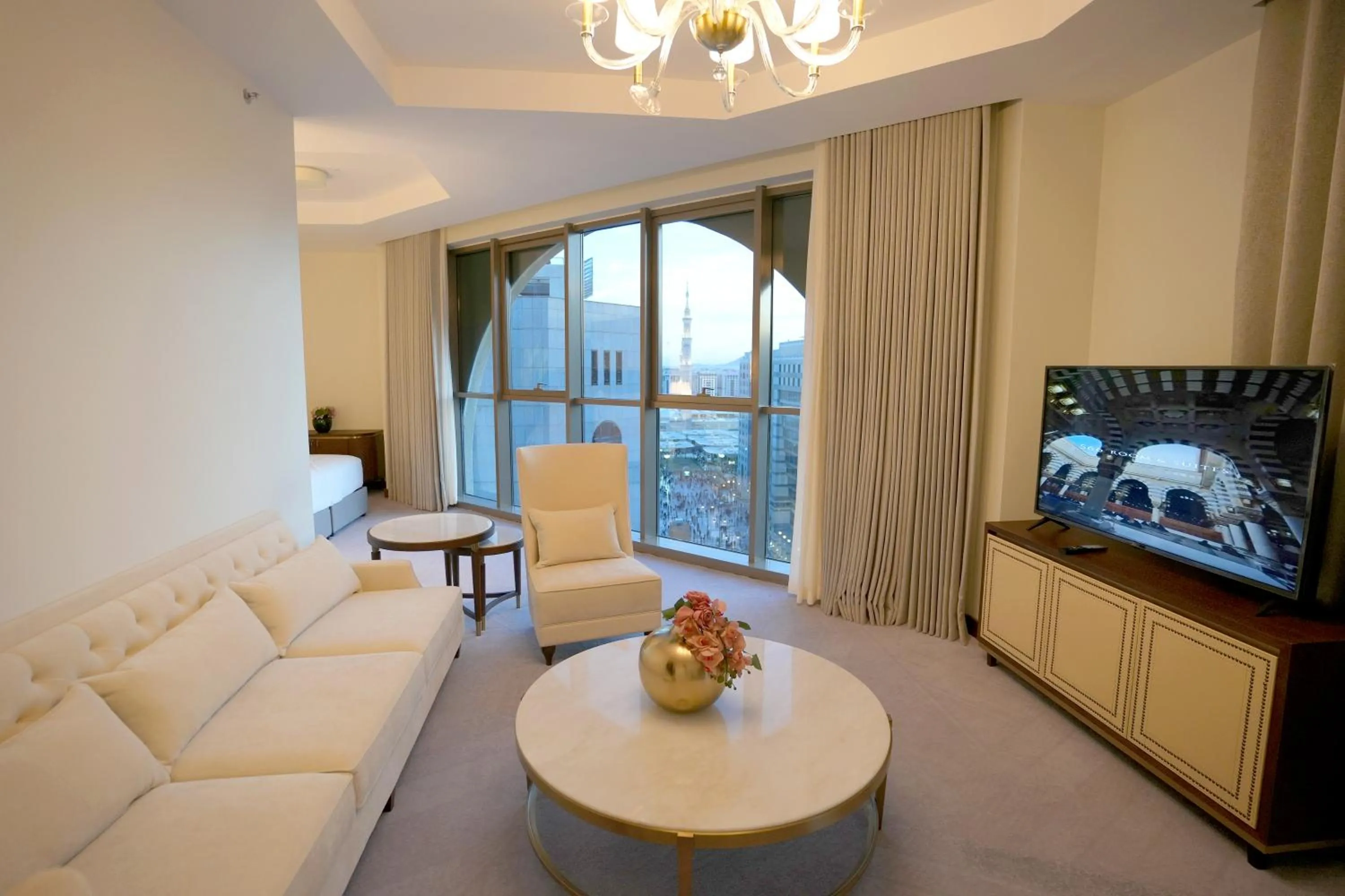 TV and multimedia in Peninsula Worth Hotel