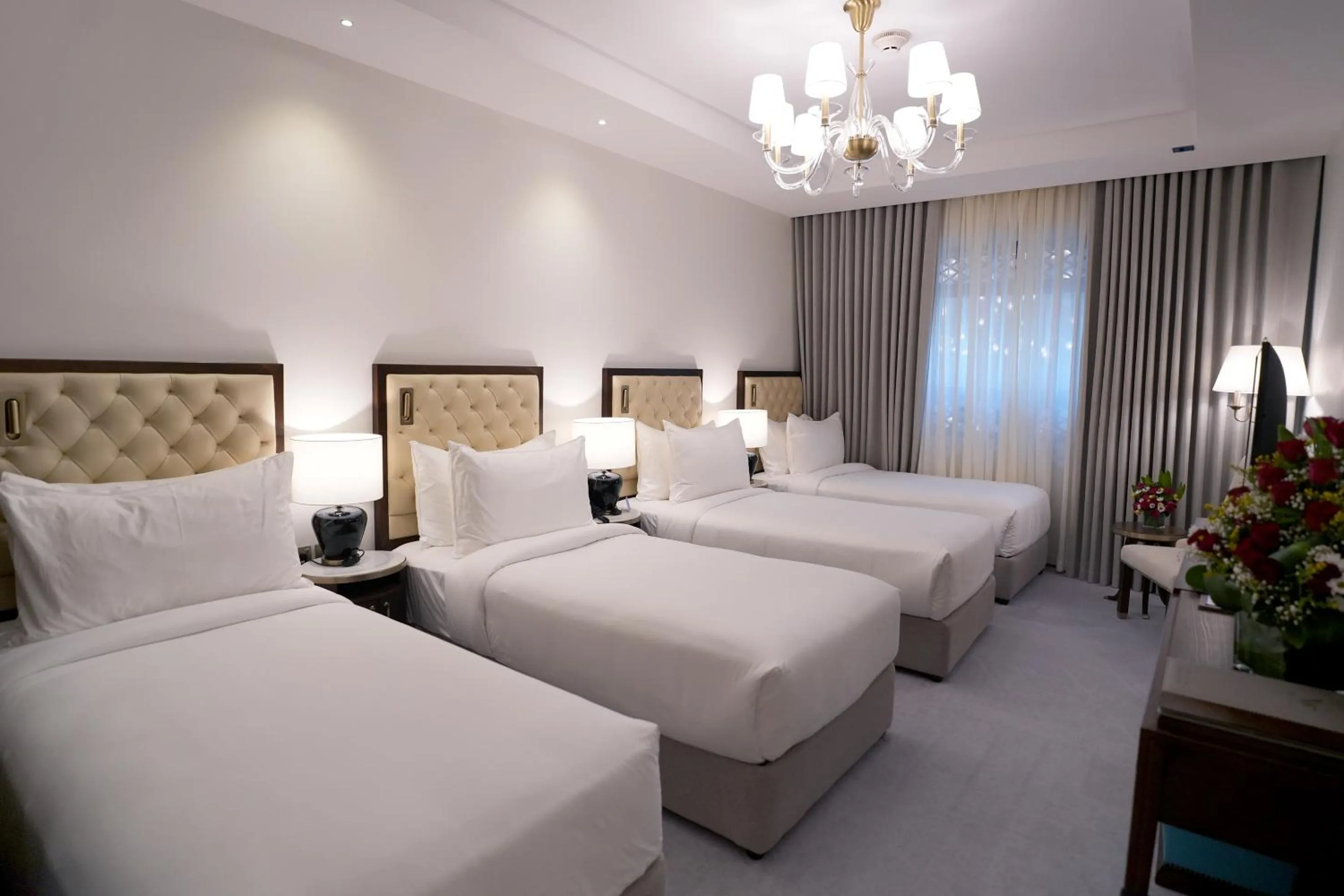 Bed in Peninsula Worth Hotel