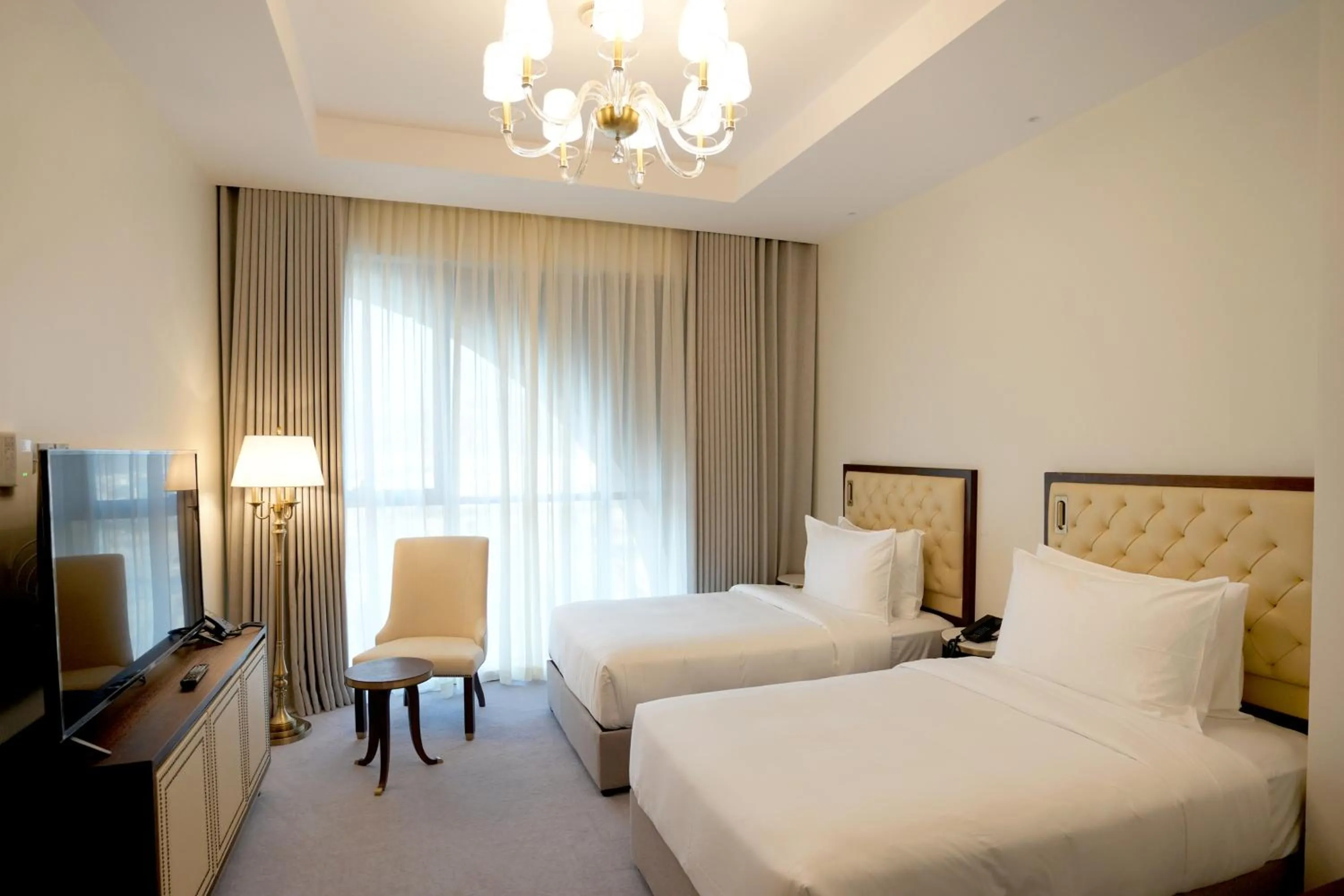 Bed in Peninsula Worth Hotel