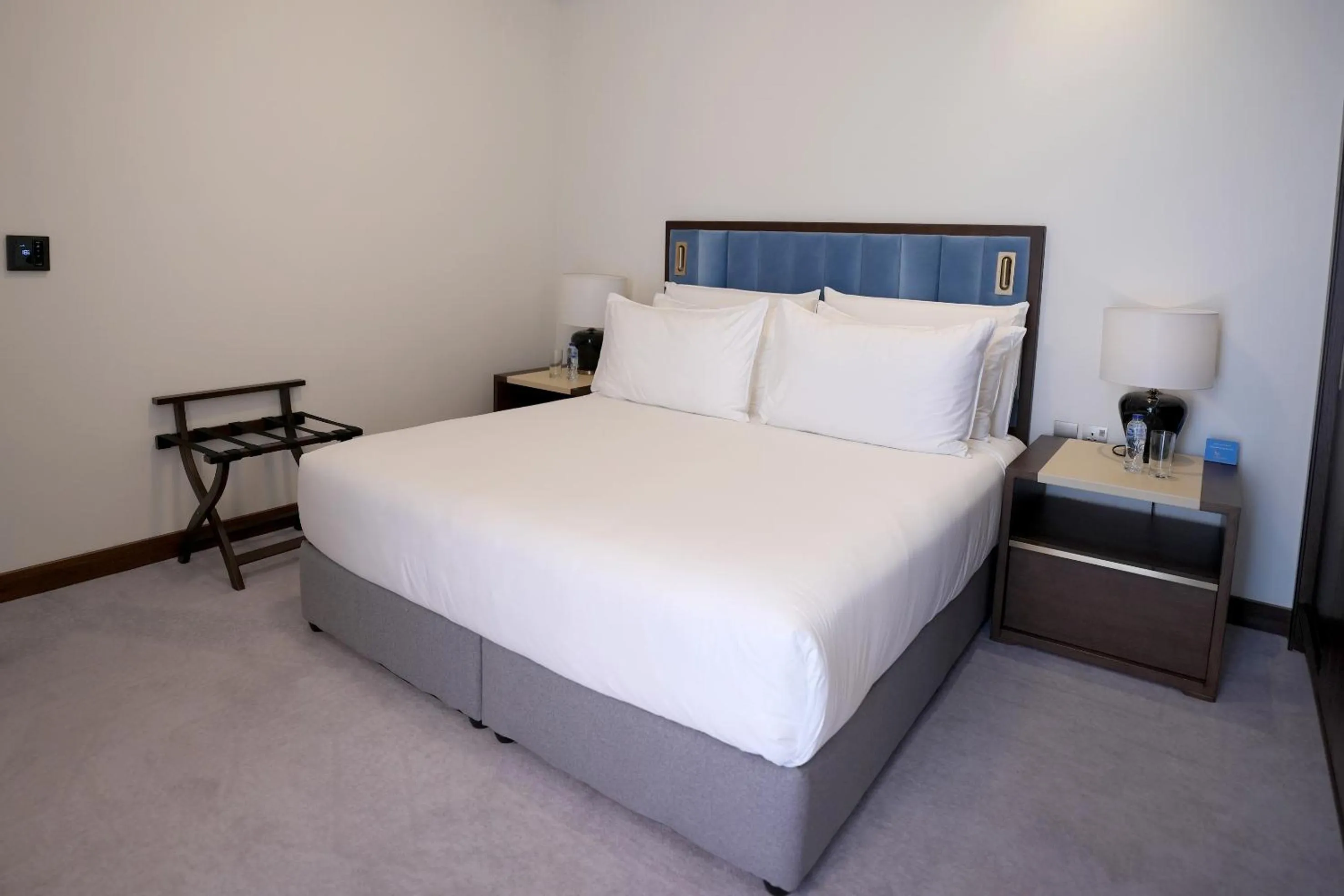 Bed in Peninsula Worth Hotel