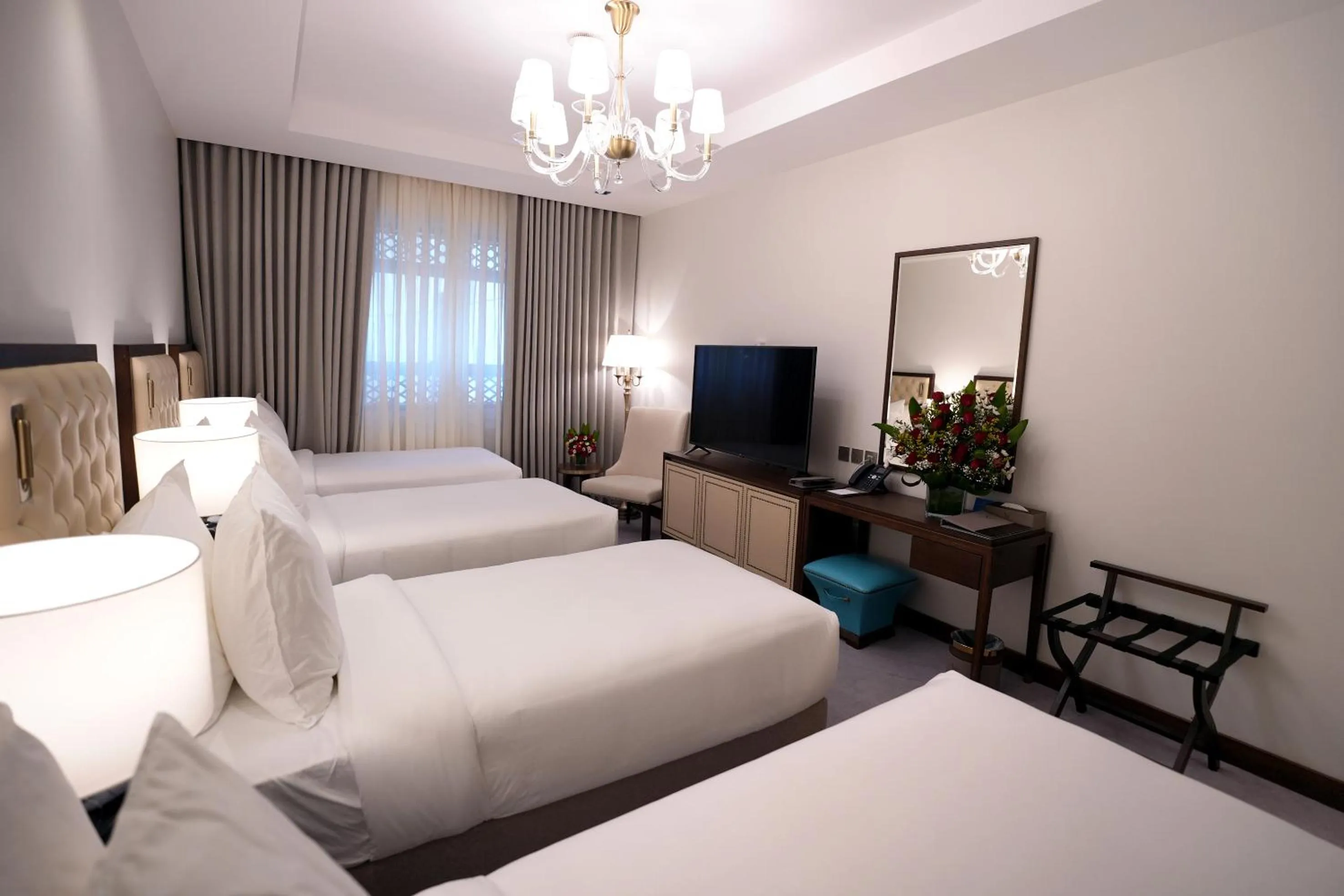 Bed in Peninsula Worth Hotel