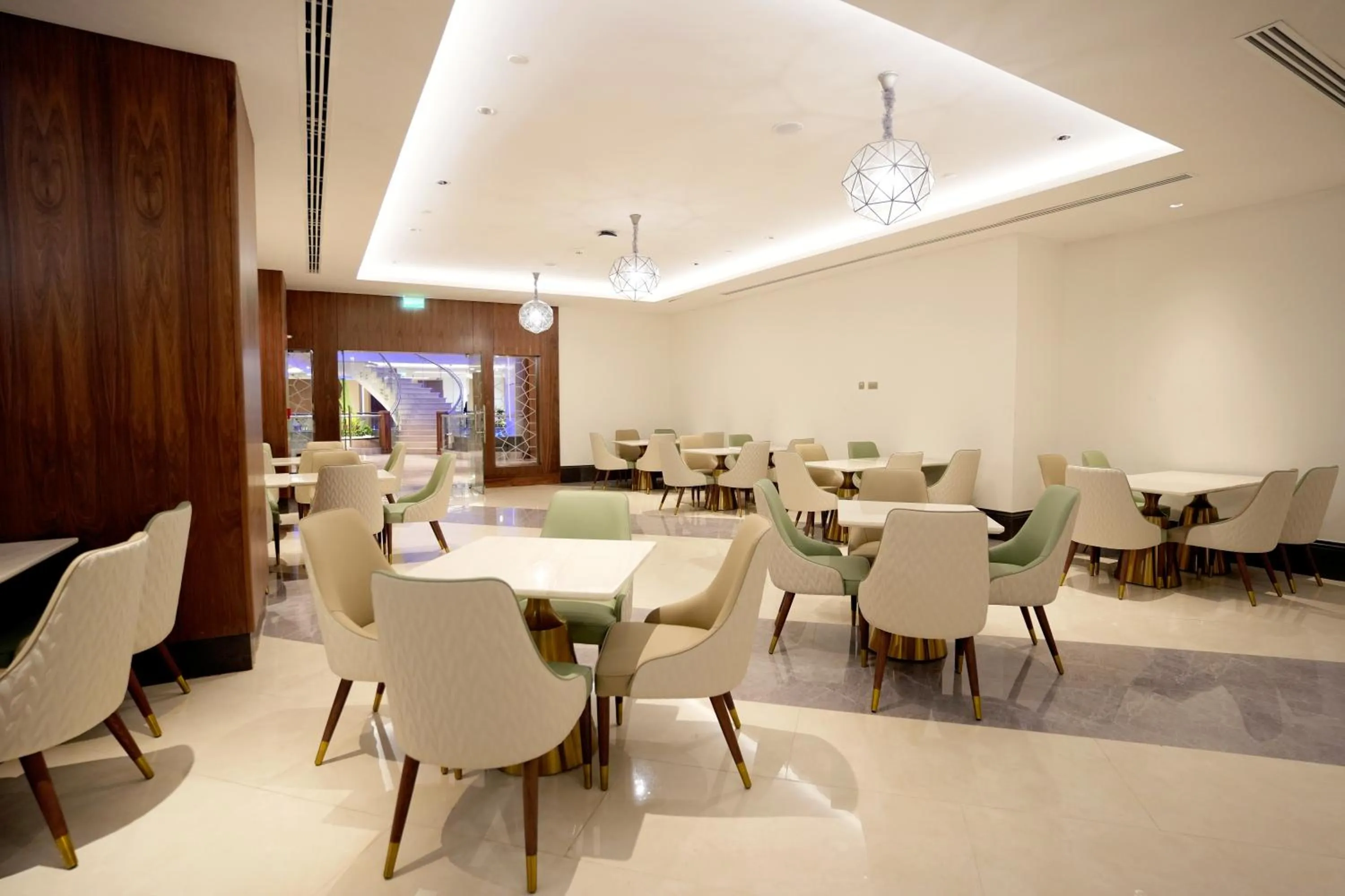 Restaurant/places to eat in Peninsula Worth Hotel