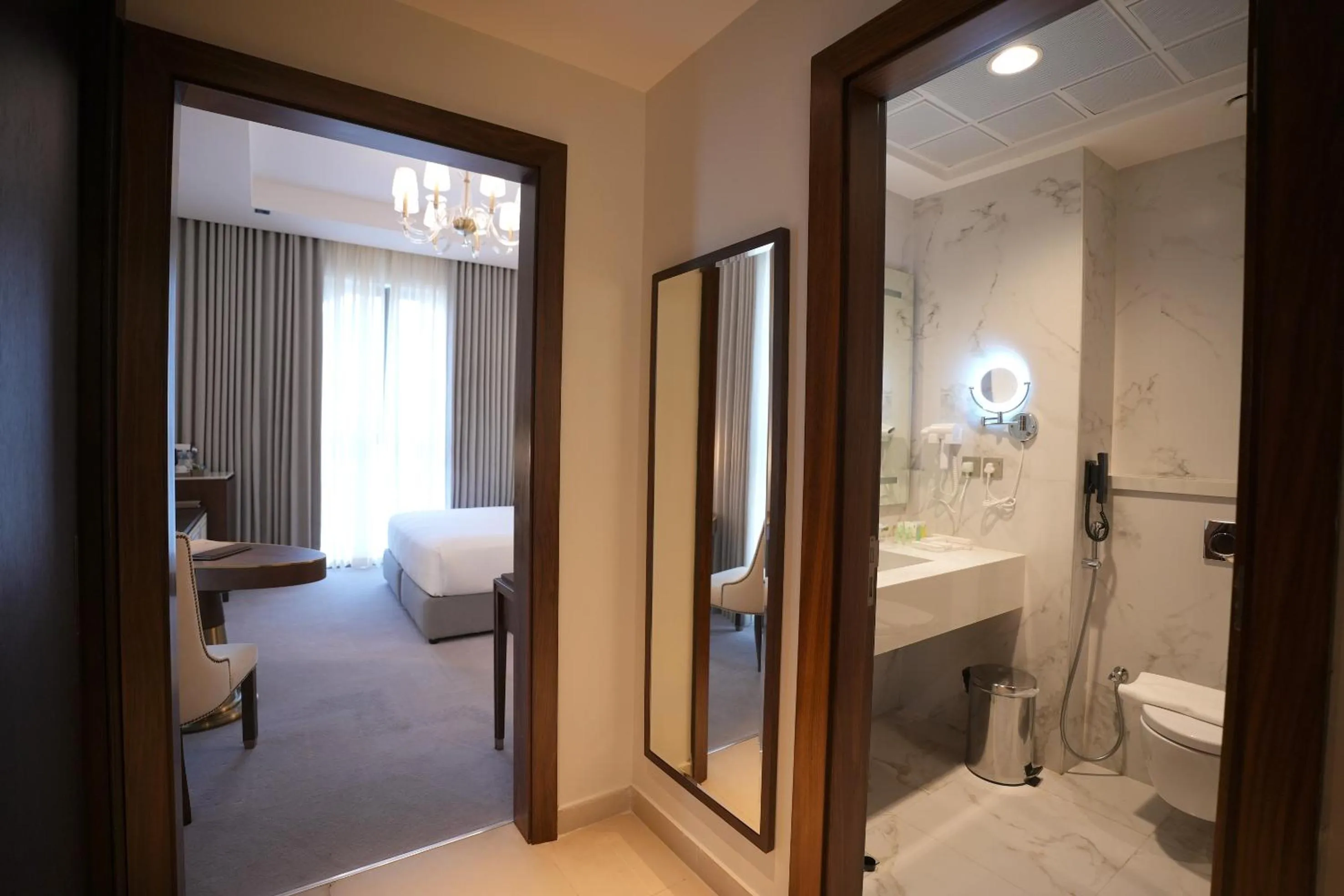 Toilet in Peninsula Worth Hotel