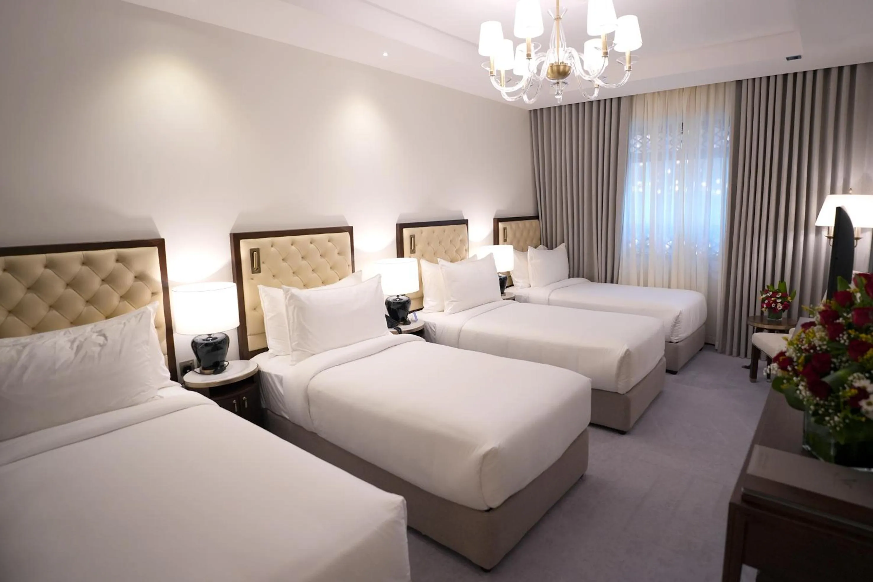 Bed in Peninsula Worth Hotel