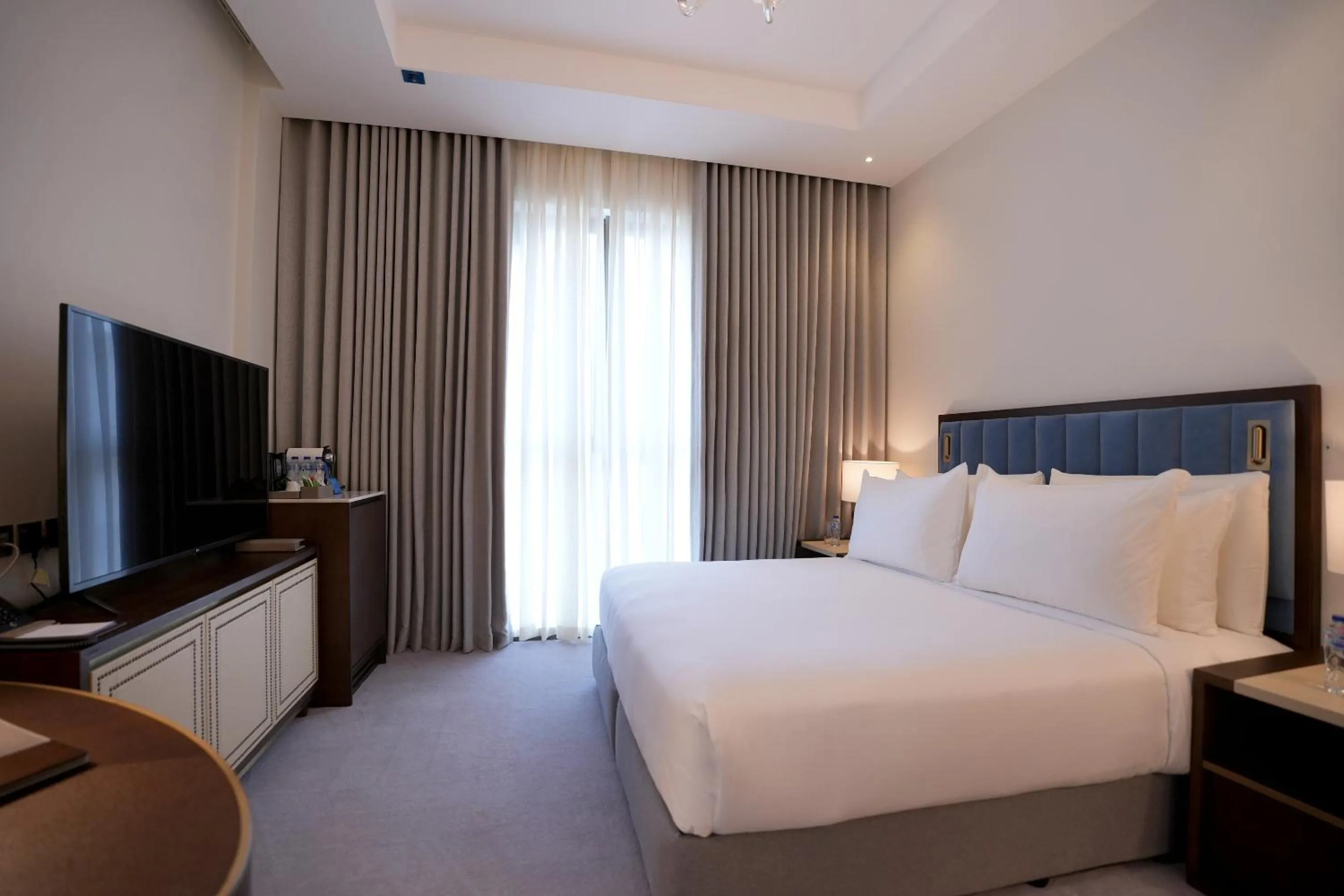 Bed in Peninsula Worth Hotel