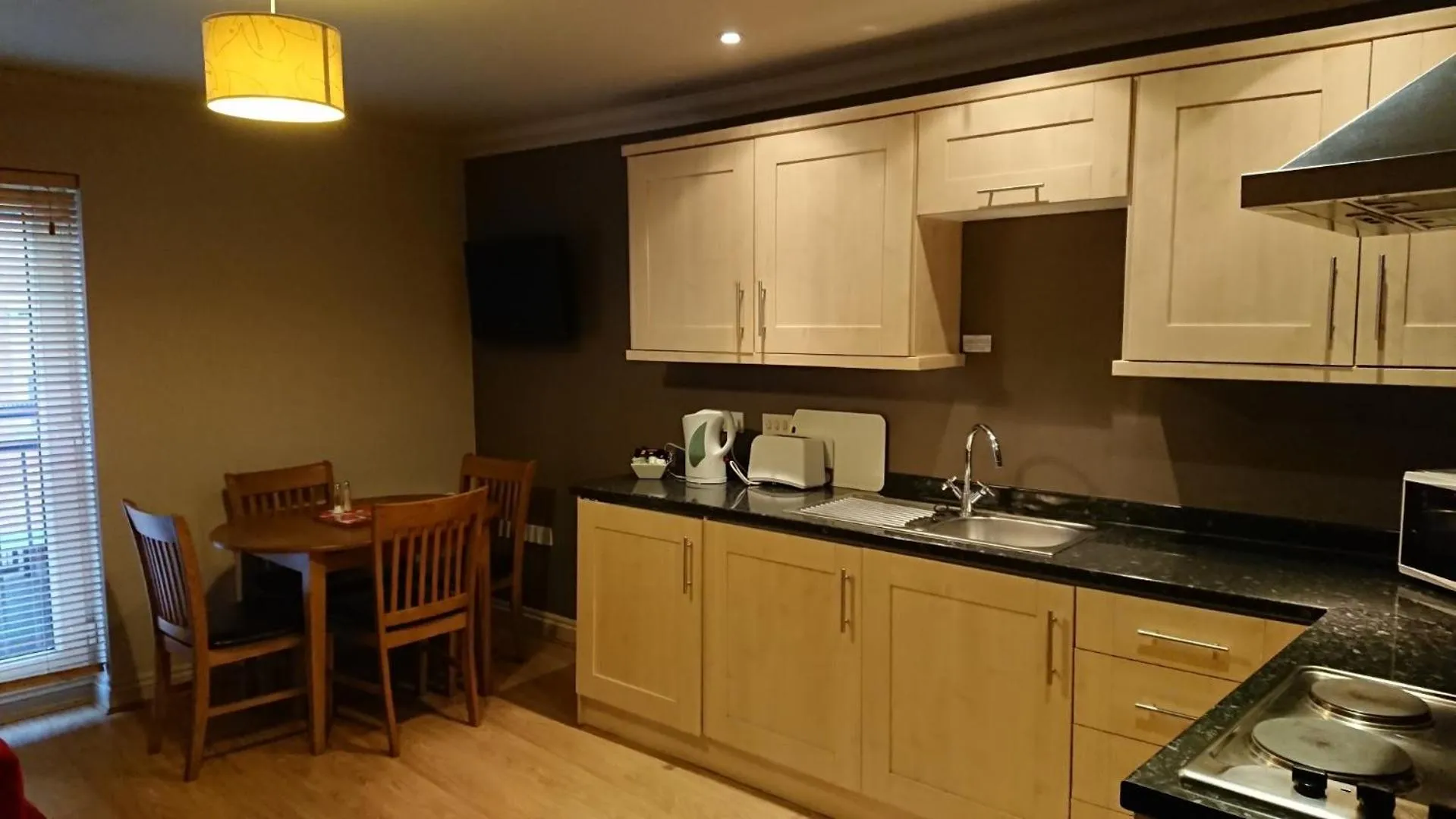 Kitchen or kitchenette in Victoria Cloisters Apartments