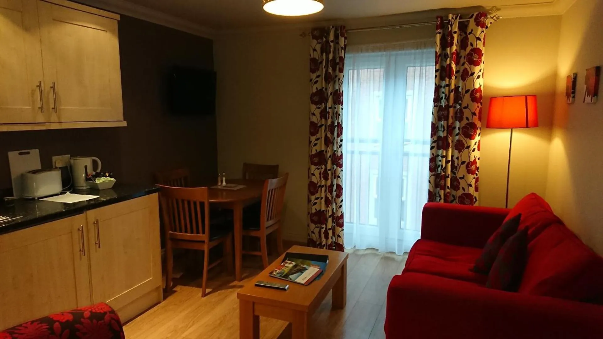 Kitchen or kitchenette in Victoria Cloisters Apartments