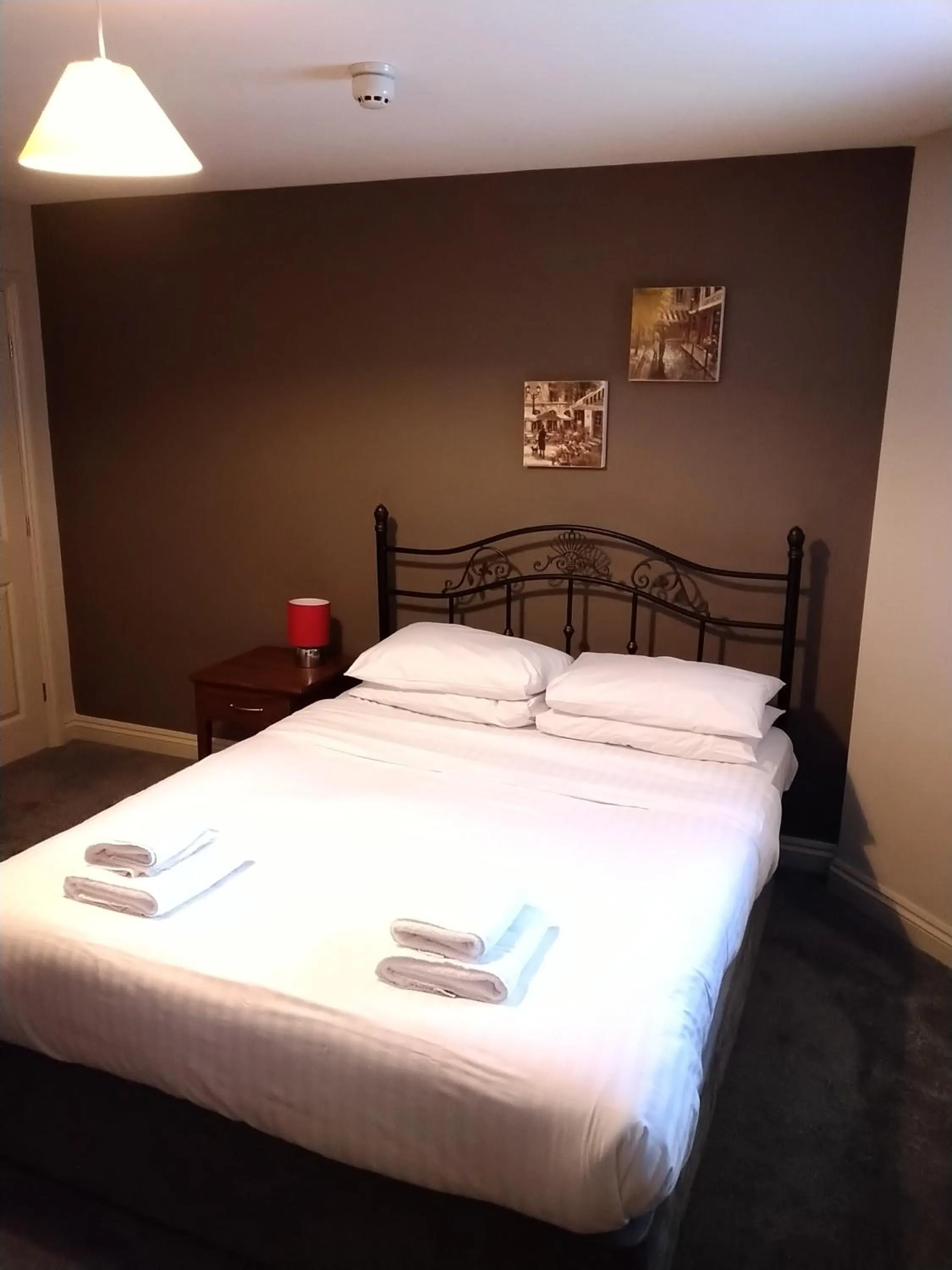 Bedroom in Victoria Cloisters Apartments