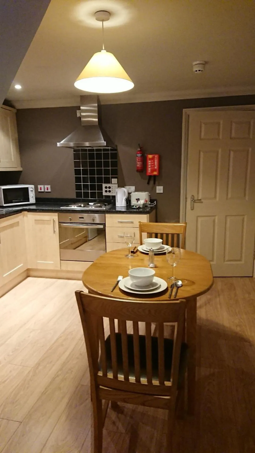 Kitchen or kitchenette in Victoria Cloisters Apartments