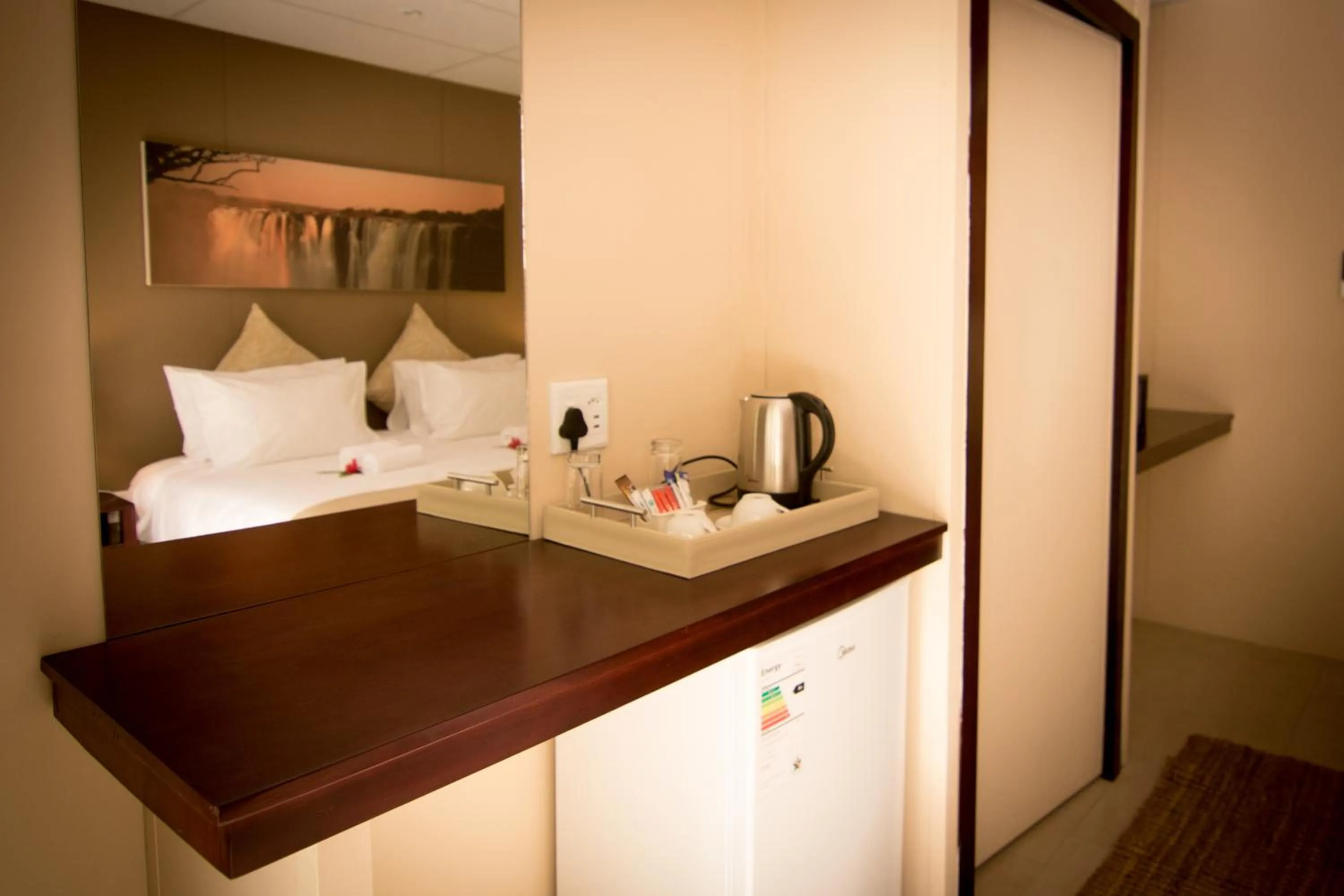 Coffee/tea facilities, Bed in The Victoria Falls Waterfront