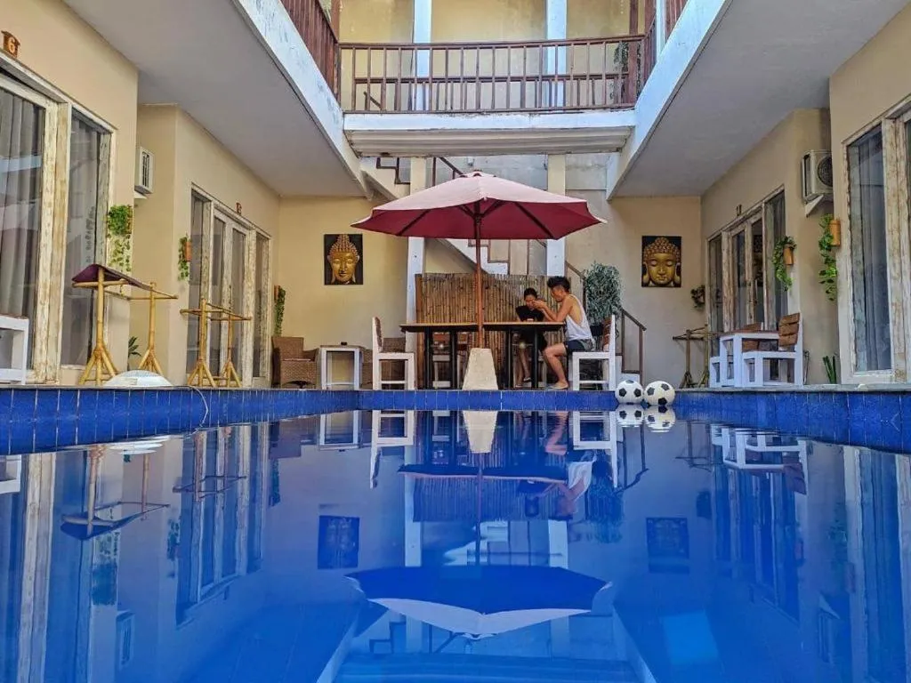 Swimming pool in Ilalang House