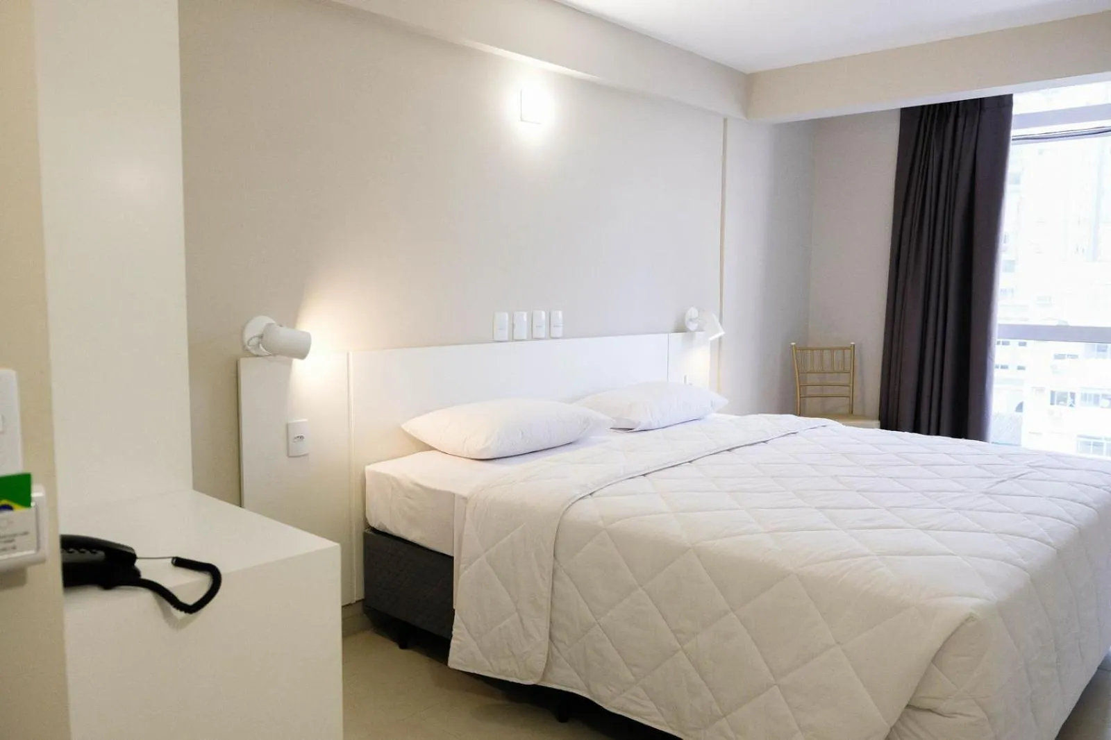 Photo of the whole room, Bed in Klein Ville Marquês