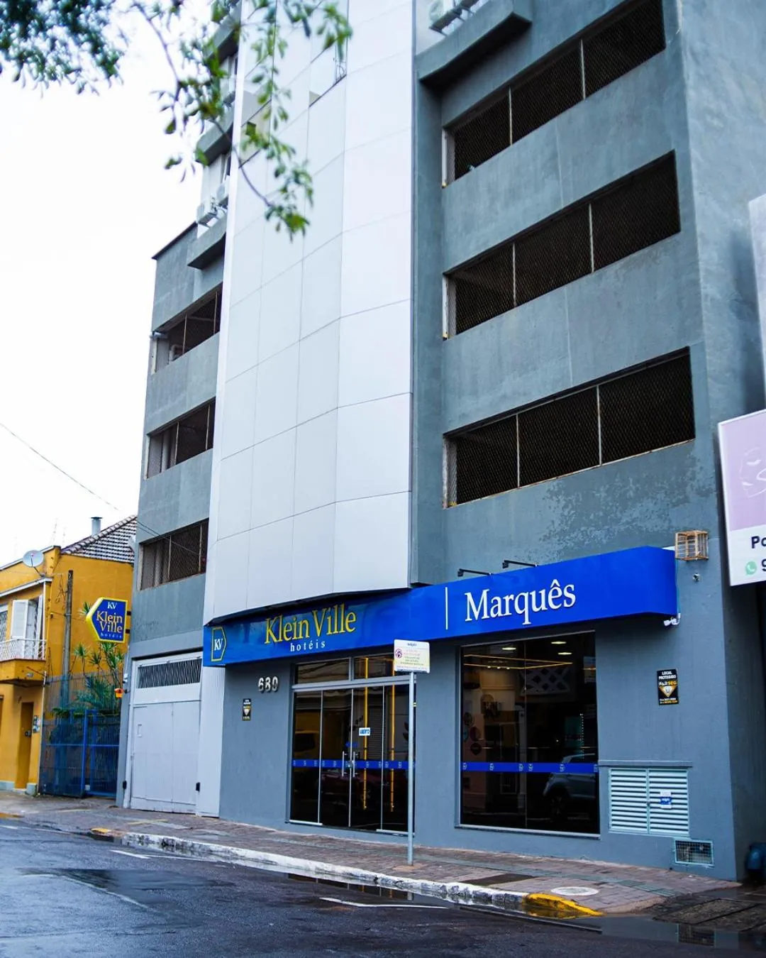 Property building in Klein Ville Marquês