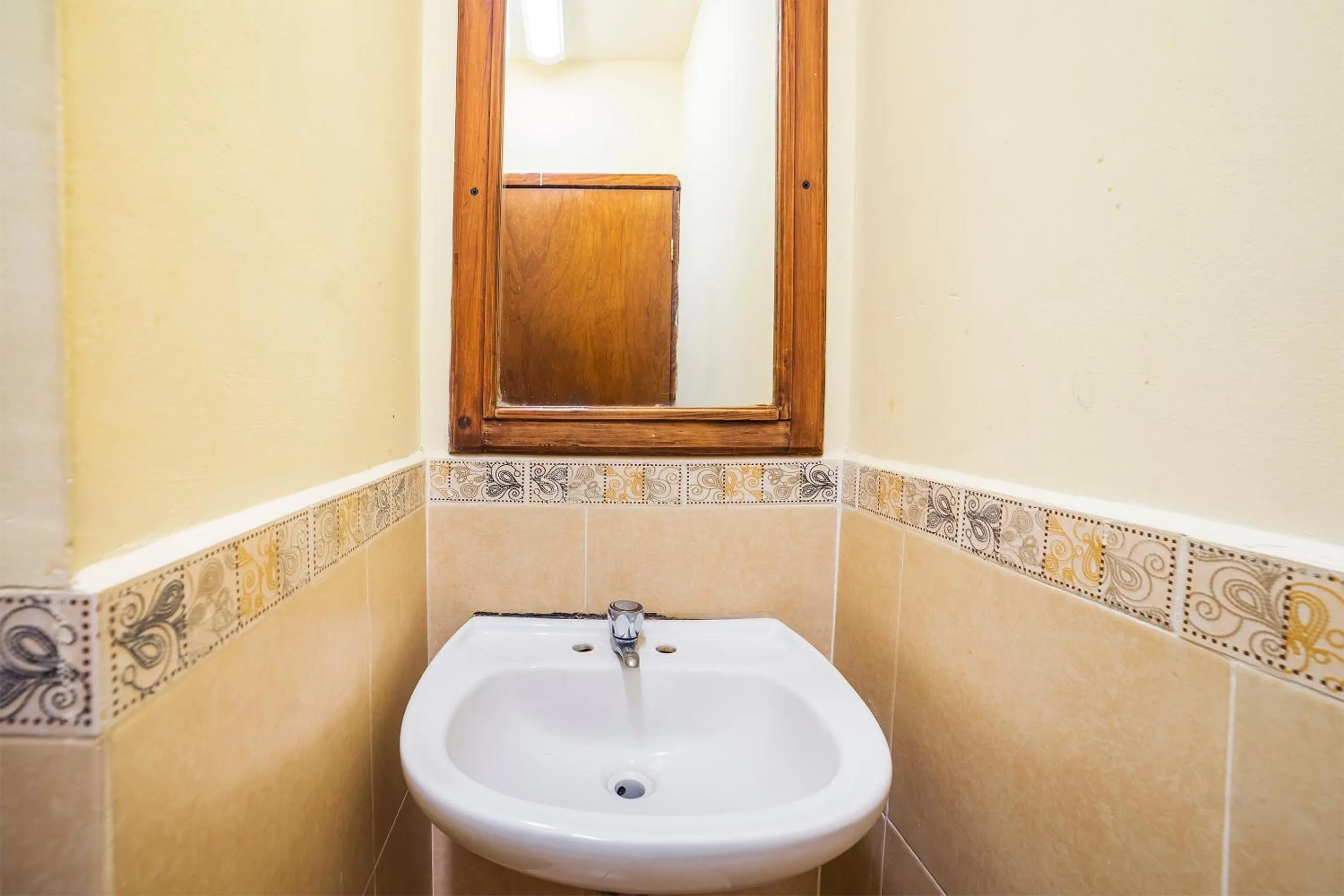 Bathroom in Capital O Hotel Casa Blanca