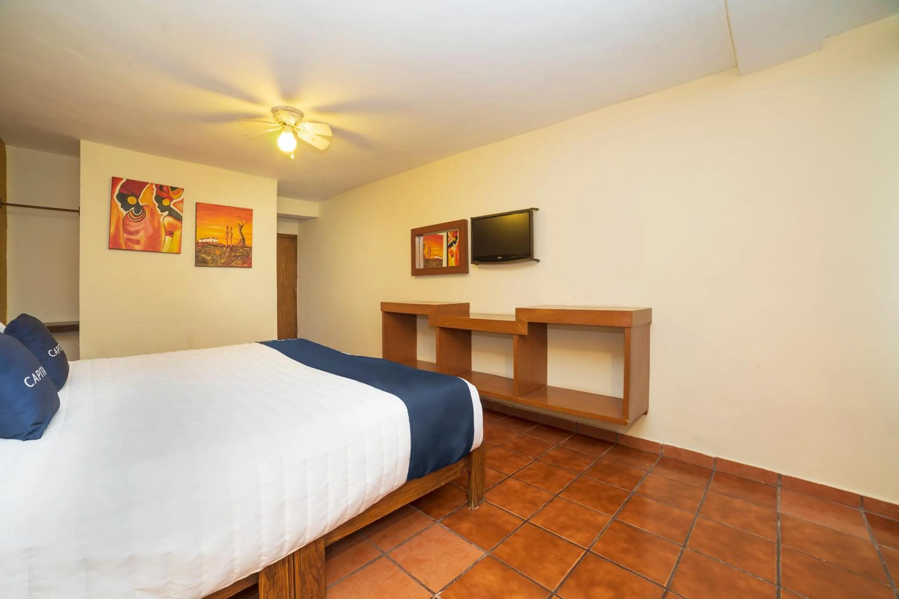 Bedroom, Bed in Capital O Hotel Casa Blanca