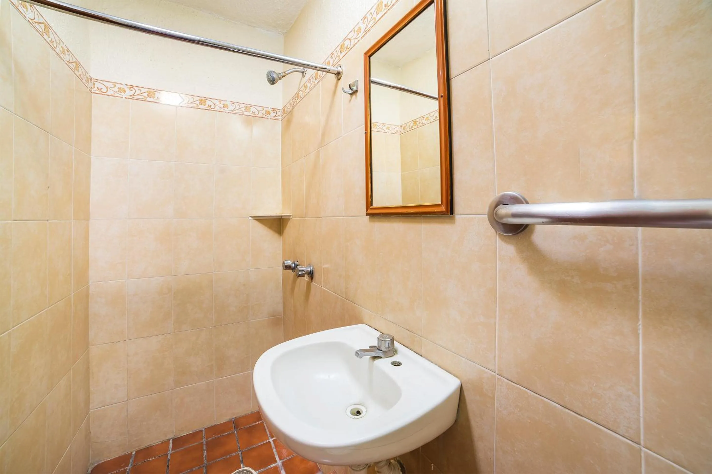Bathroom in Capital O Hotel Casa Blanca