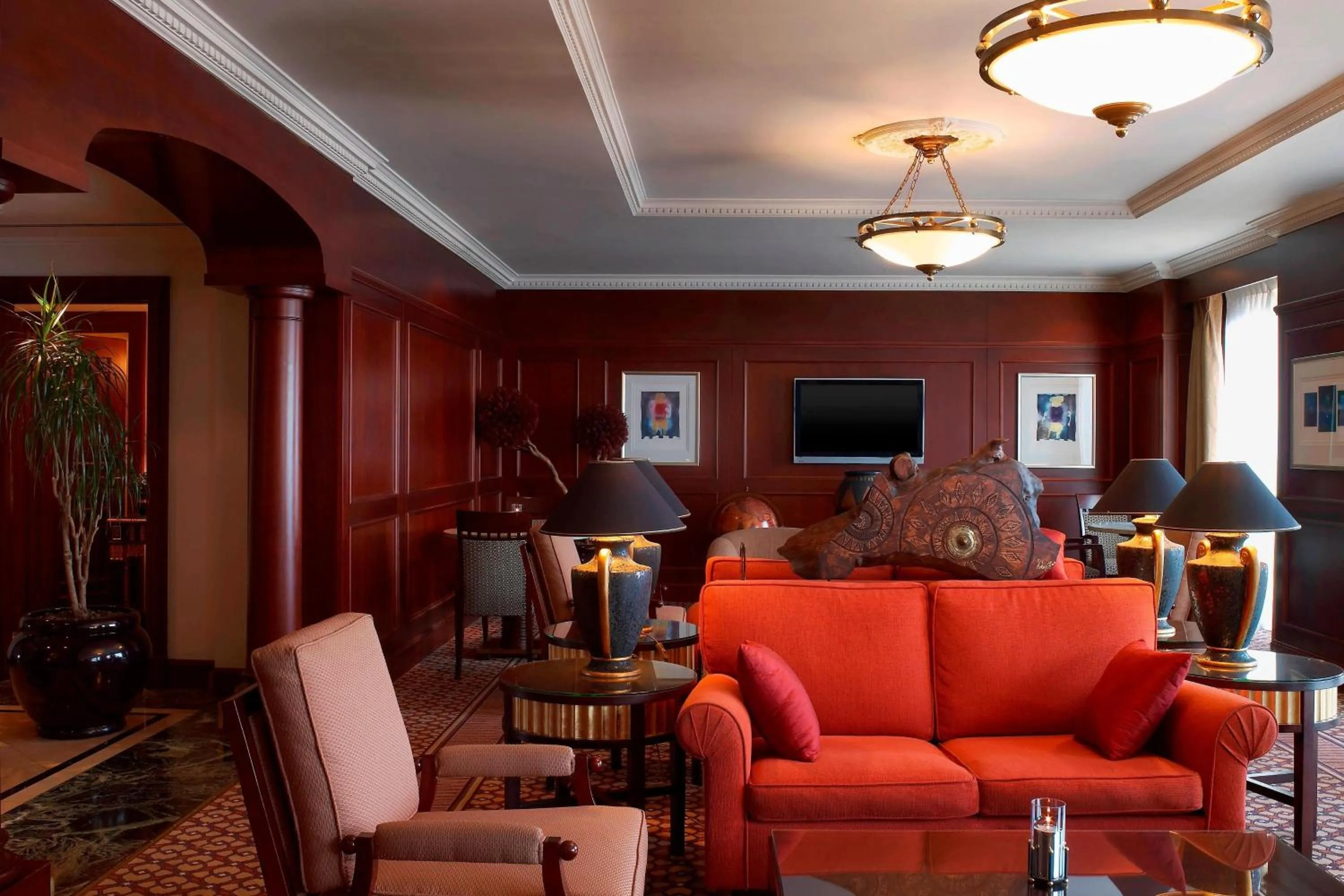 Lounge or bar in Sheraton Addis, a Luxury Collection Hotel, Addis Ababa