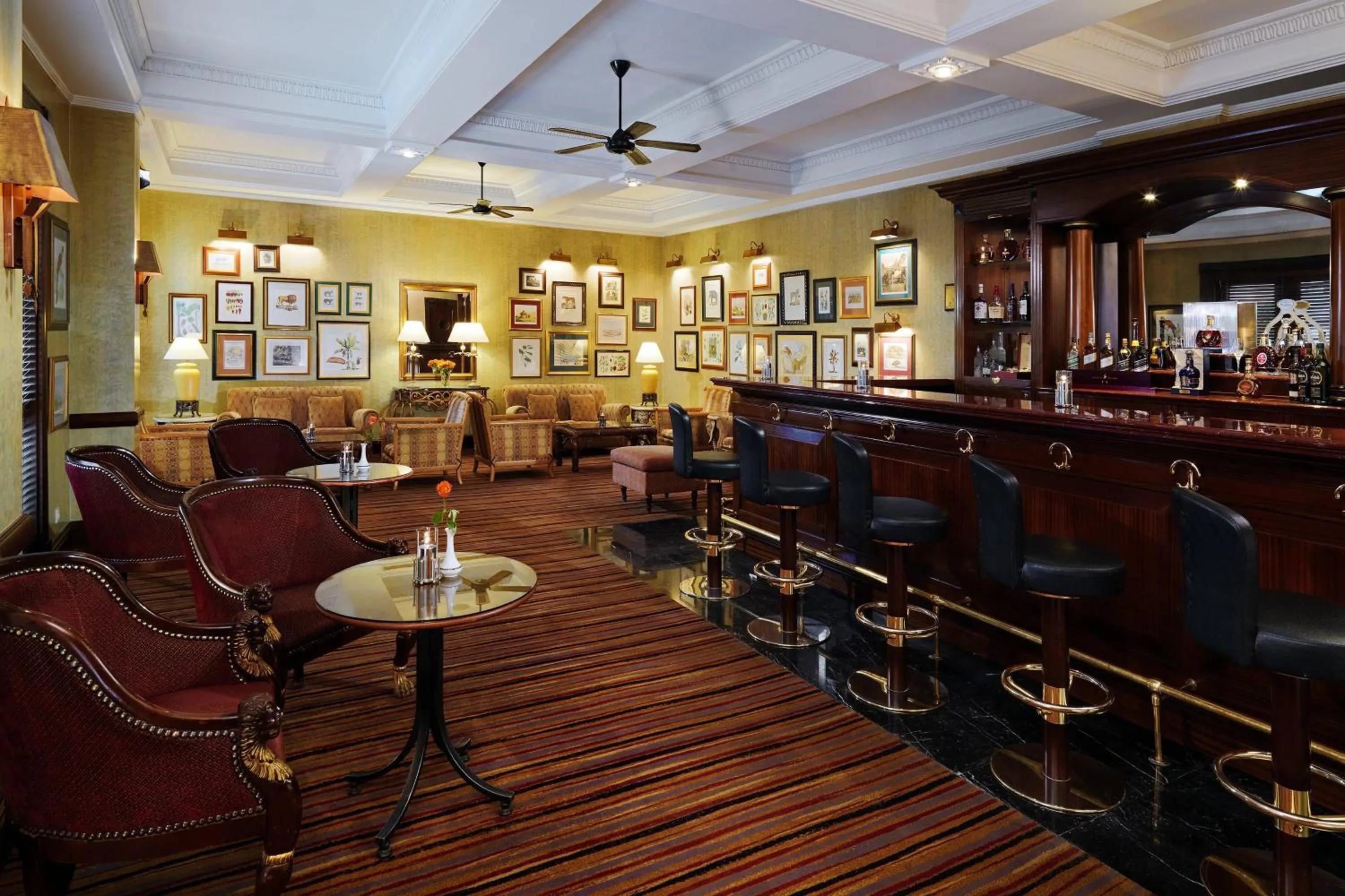 Lounge or bar in Sheraton Addis, a Luxury Collection Hotel, Addis Ababa