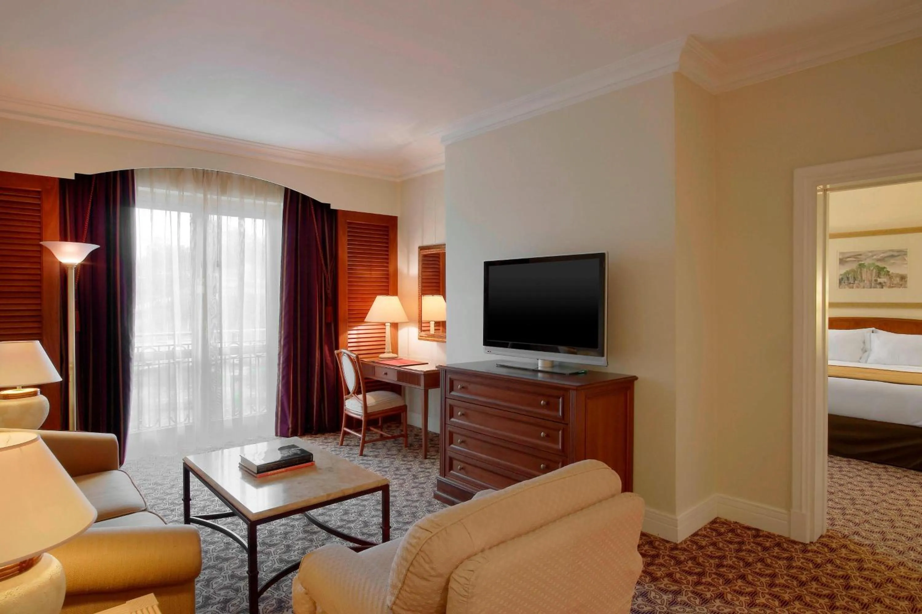 Lounge or bar, Bed in Sheraton Addis, a Luxury Collection Hotel, Addis Ababa