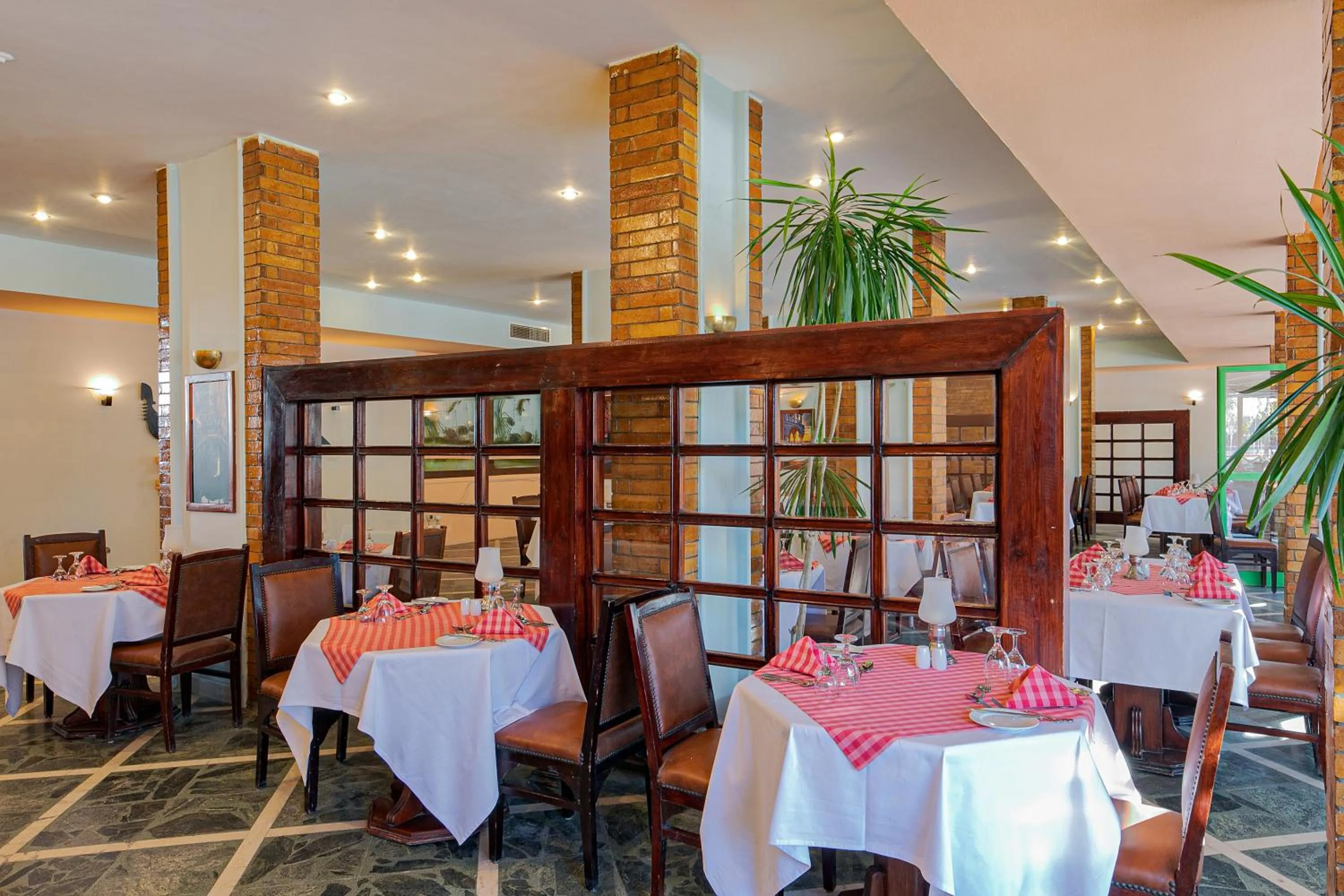 Restaurant/places to eat in Marlin Inn Azur Resort