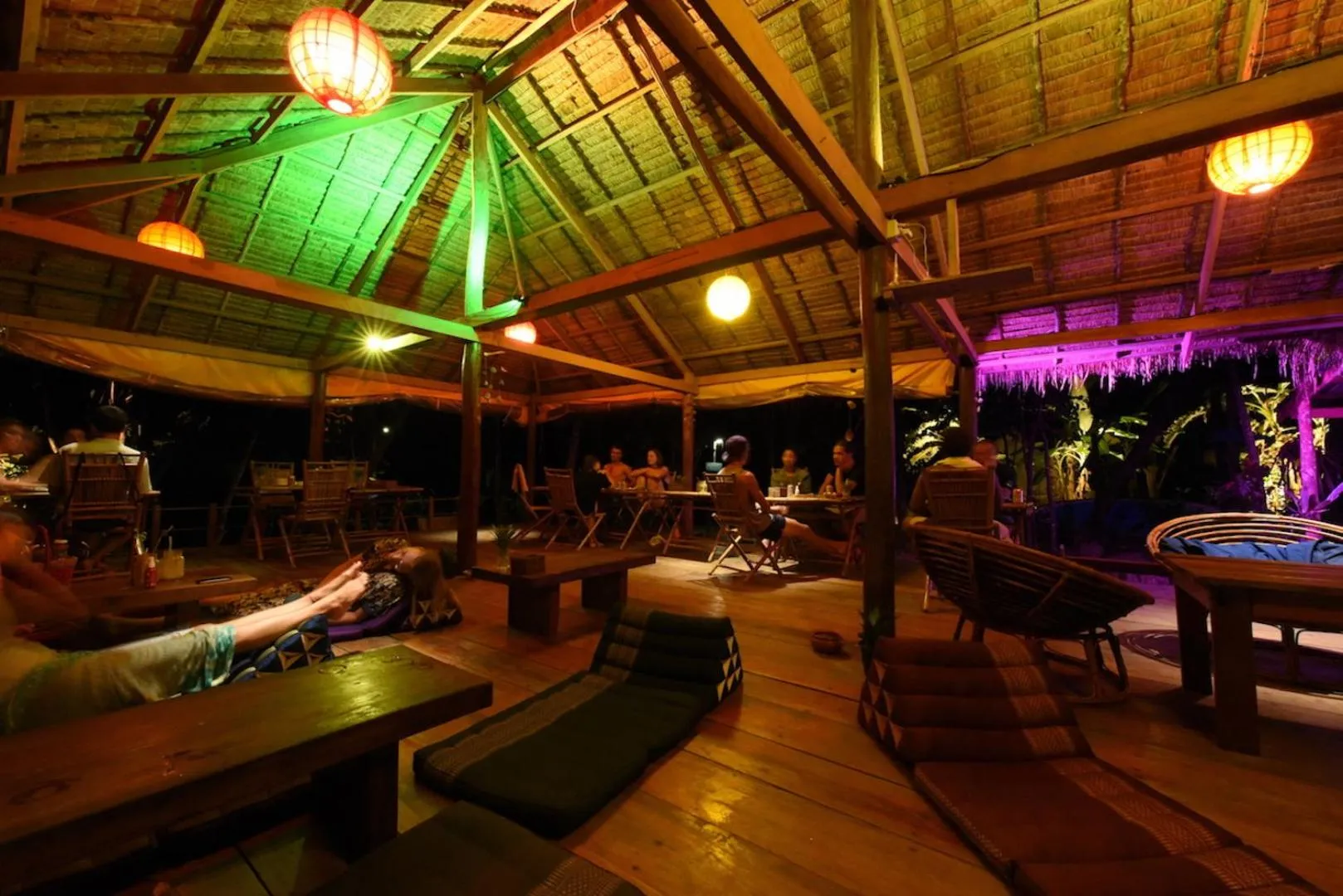 Restaurant/places to eat in Robinson Bungalows