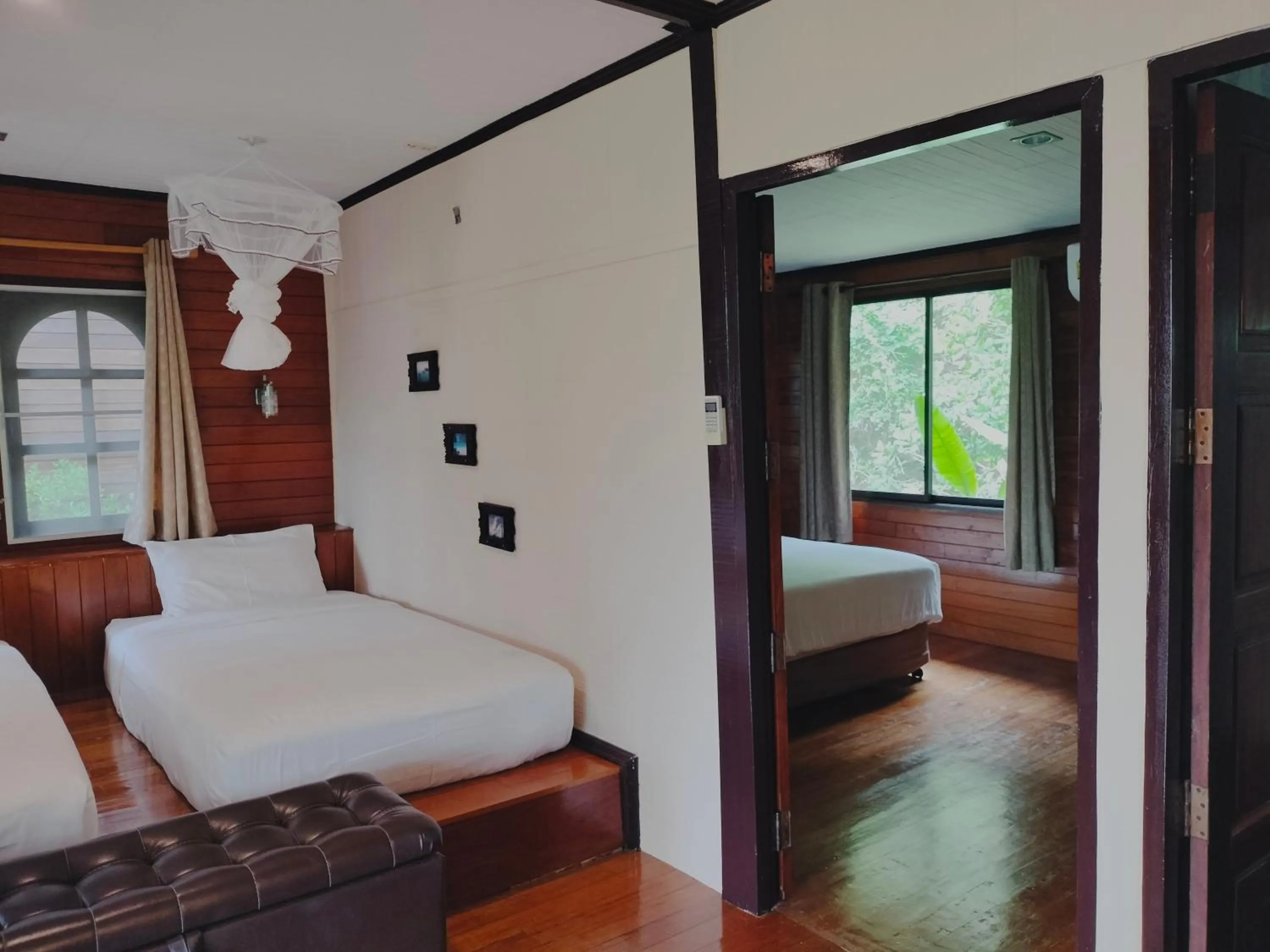Photo of the whole room, Bed in Suntisook Resort