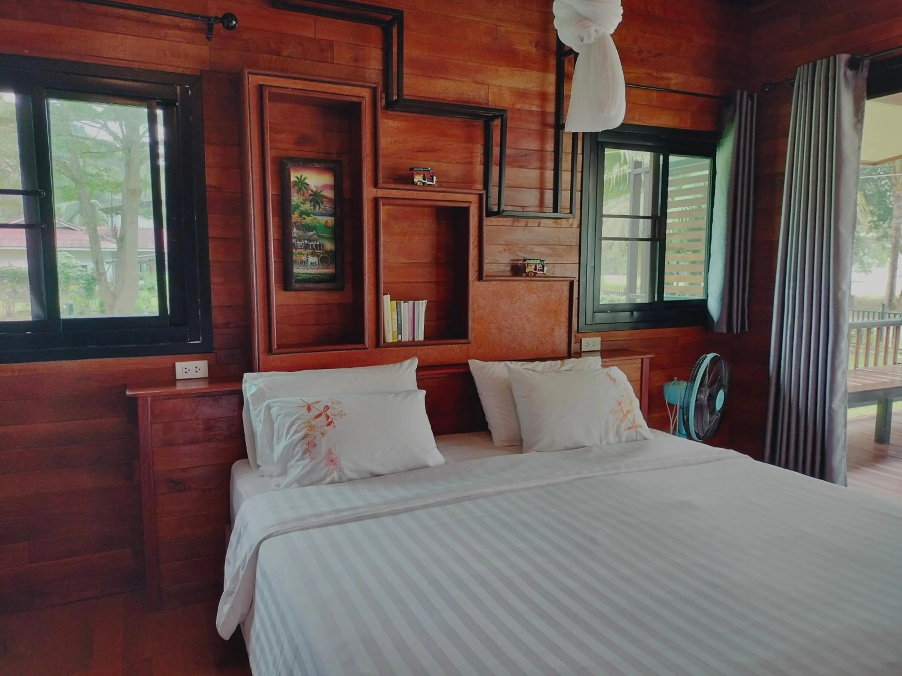 Photo of the whole room, Bed in Suntisook Resort