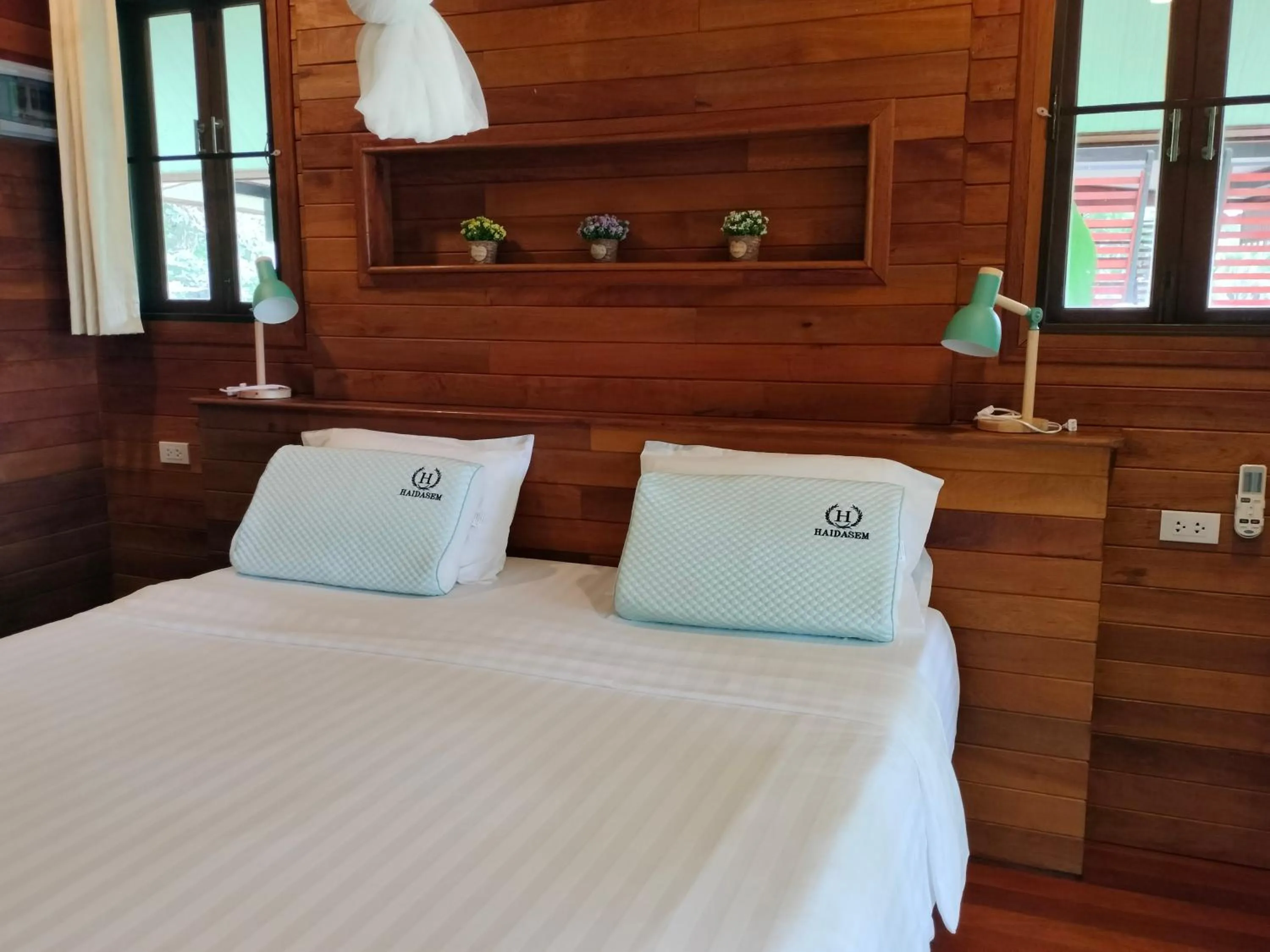 Bedroom, Bed in Suntisook Resort